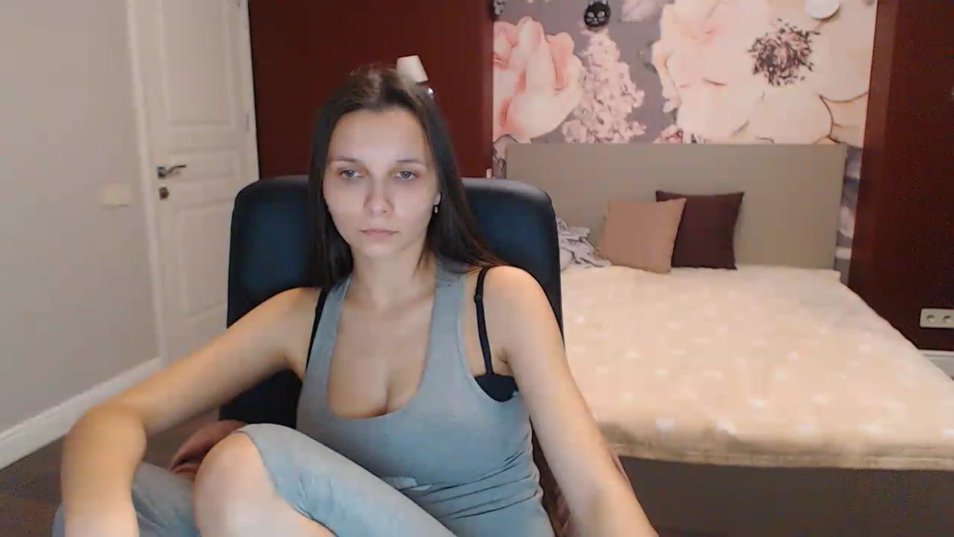 Gallery image thumbnail from Karina_Mils's myfreecams stream on, 12/17/2022, 10:14 image 2 of 20