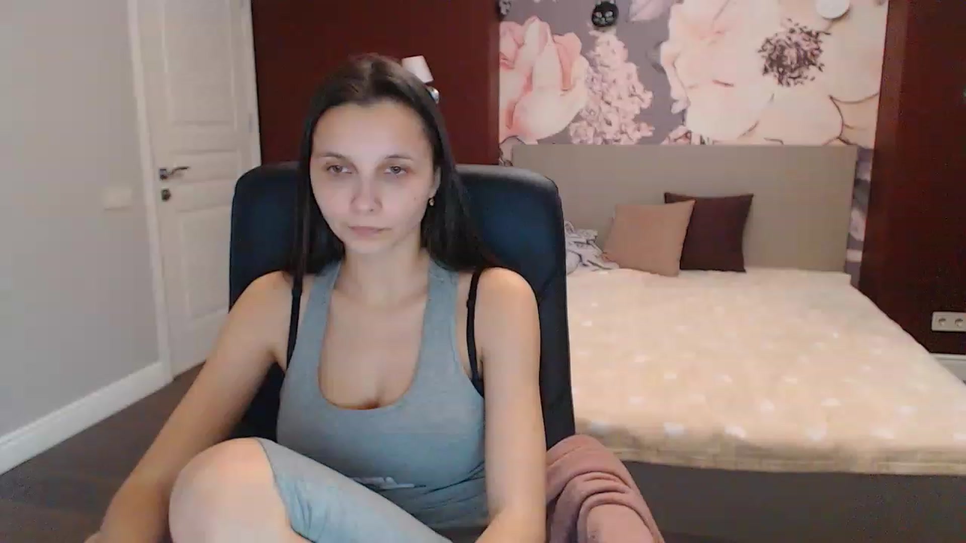 Gallery image thumbnail from Karina_Mils's myfreecams stream on, 12/17/2022, 10:14 image 17 of 20