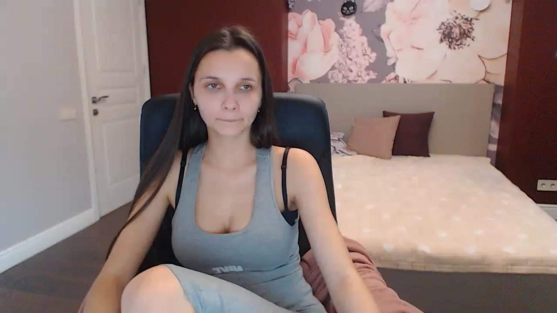 Gallery image thumbnail from Karina_Mils's myfreecams stream on, 12/17/2022, 10:14 image 8 of 20