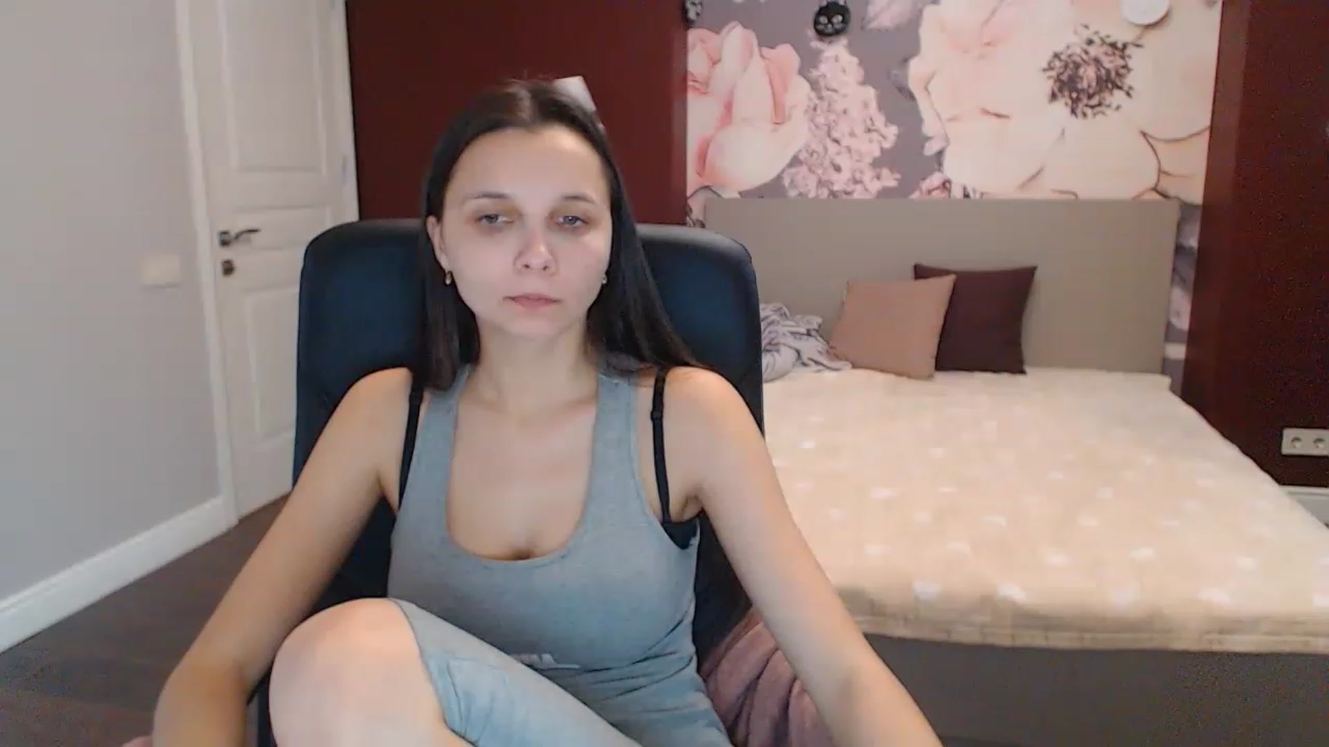 Gallery image thumbnail from Karina_Mils's myfreecams stream on, 12/17/2022, 10:14 image 18 of 20