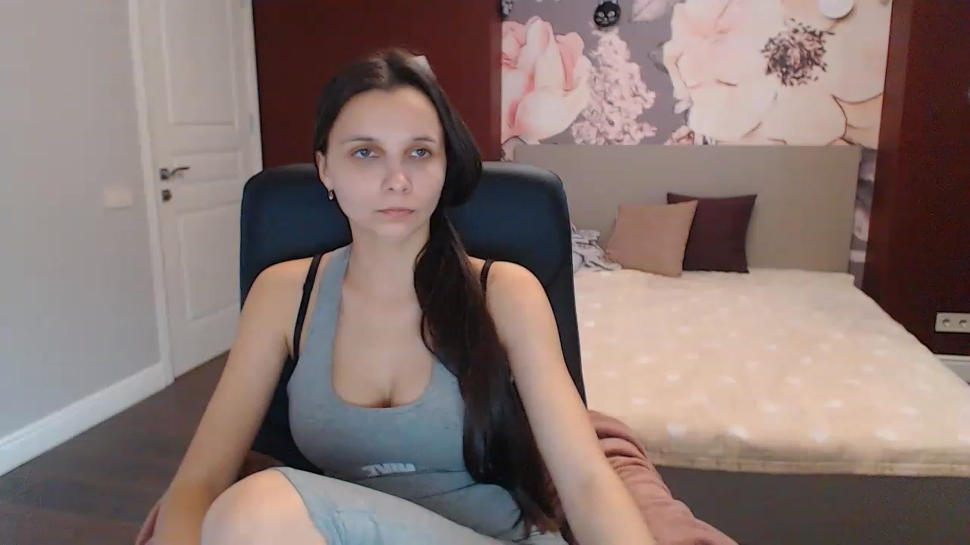 Gallery image thumbnail from Karina_Mils's myfreecams stream on, 12/17/2022, 10:14 image 9 of 20