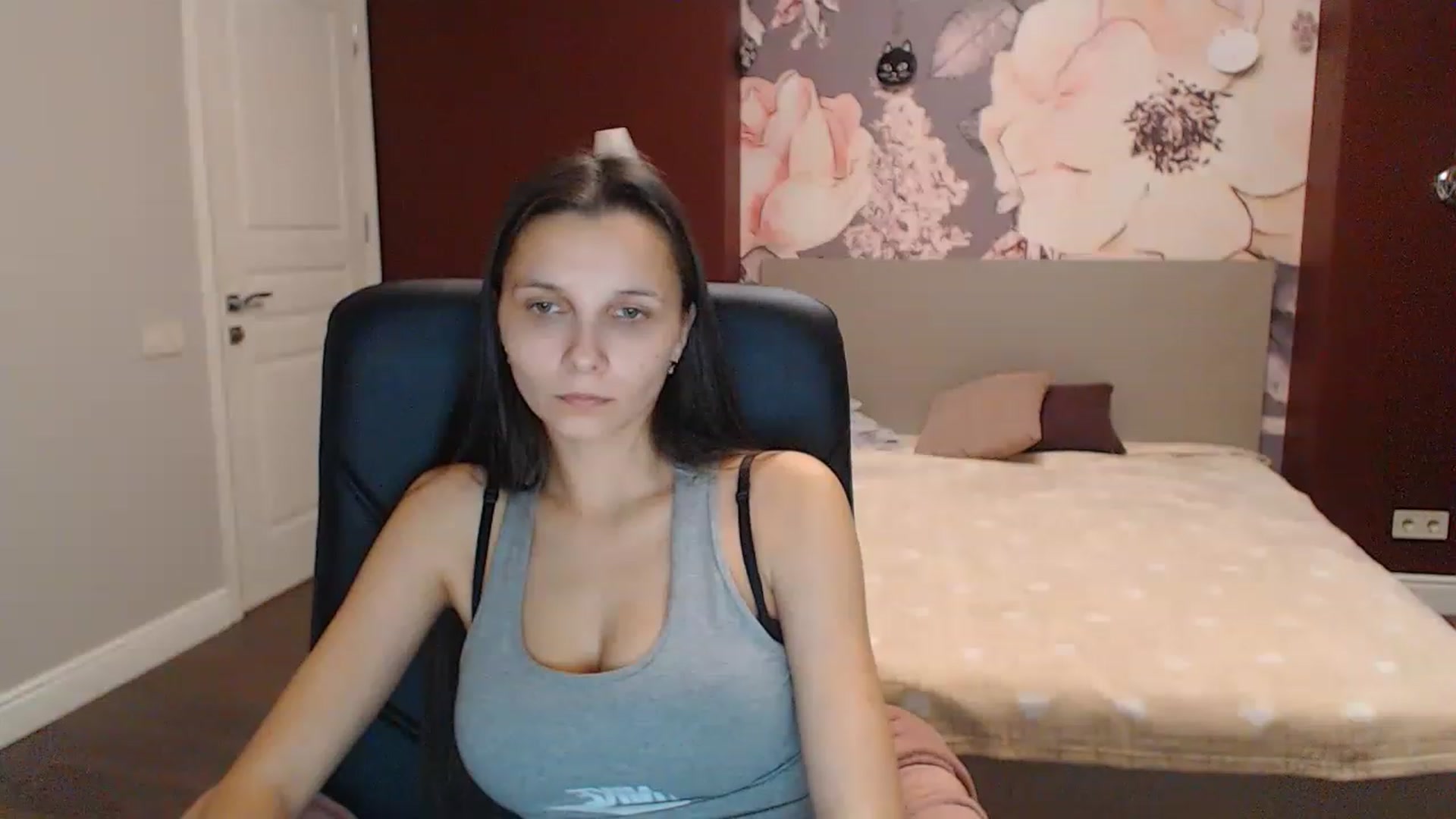 Gallery image thumbnail from Karina_Mils's myfreecams stream on, 12/17/2022, 14:07 image 17 of 20