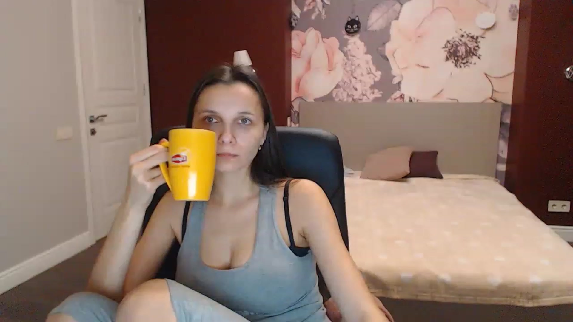 Gallery image thumbnail from Karina_Mils's myfreecams stream on, 12/17/2022, 14:07 image 14 of 20