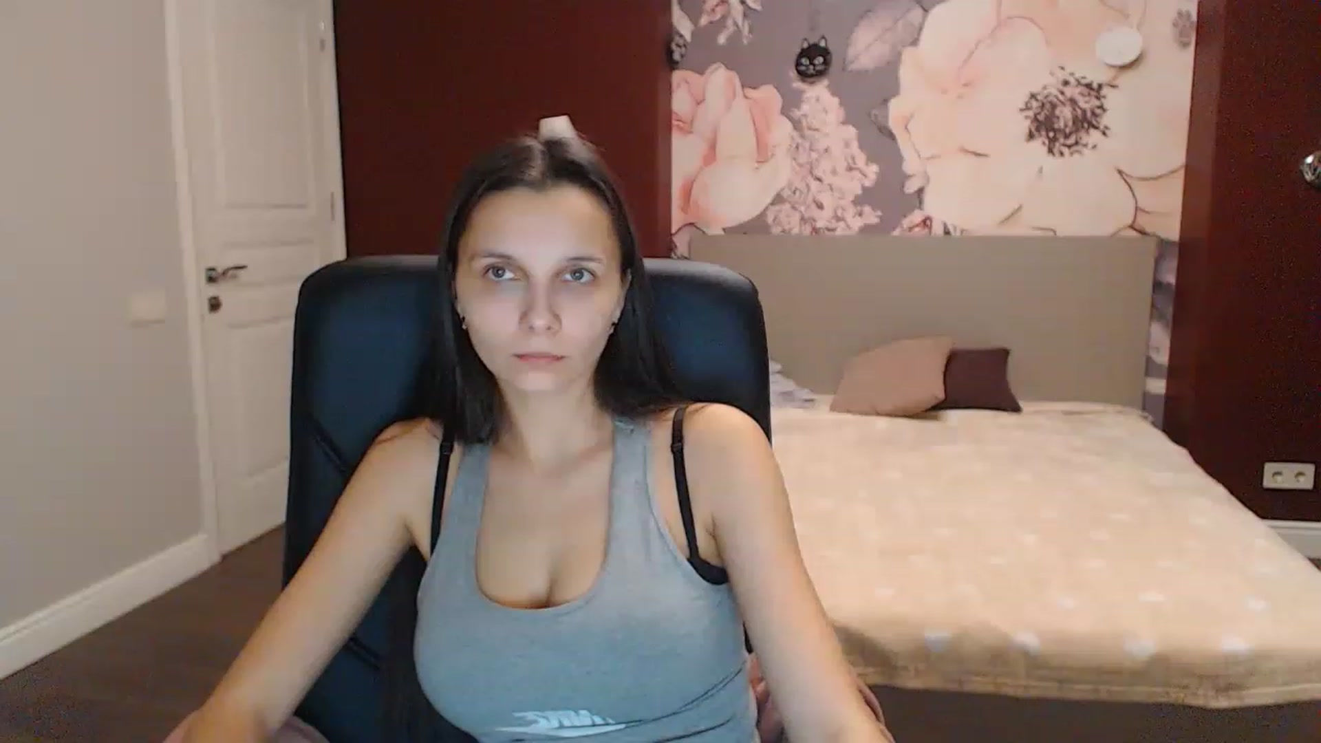 Gallery image thumbnail from Karina_Mils's myfreecams stream on, 12/17/2022, 14:07 image 16 of 20