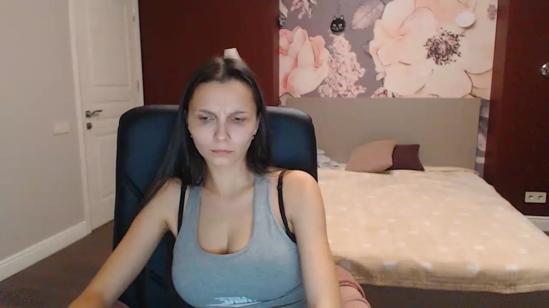 Gallery image thumbnail from Karina_Mils's myfreecams stream on, 12/17/2022, 14:07 image 18 of 20