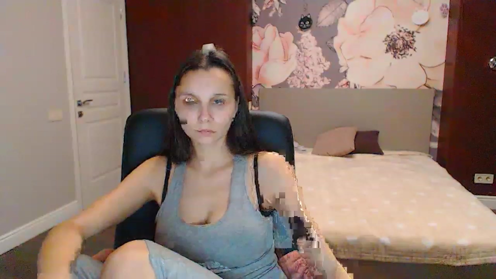 Gallery image thumbnail from Karina_Mils's myfreecams stream on, 12/17/2022, 14:07 image 5 of 20