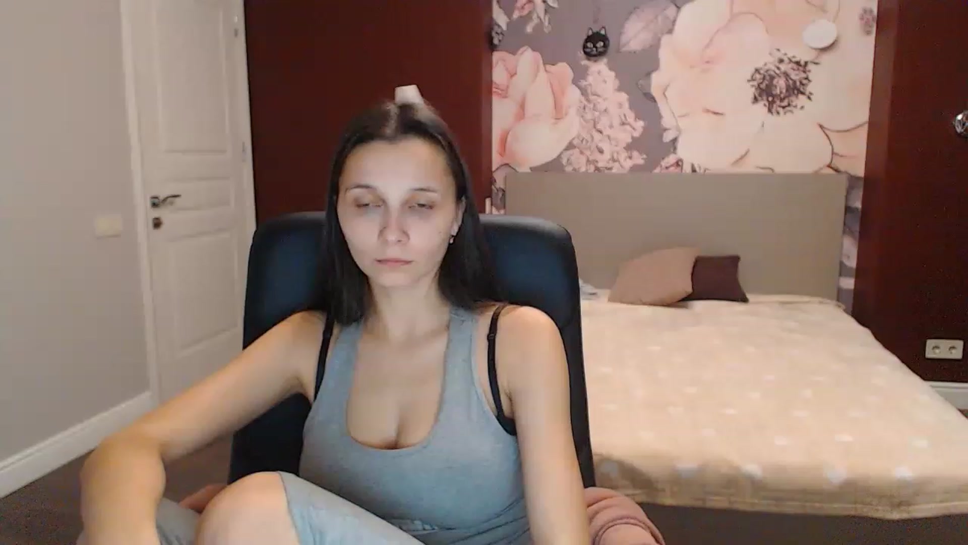 Gallery image thumbnail from Karina_Mils's myfreecams stream on, 12/17/2022, 14:07 image 8 of 20