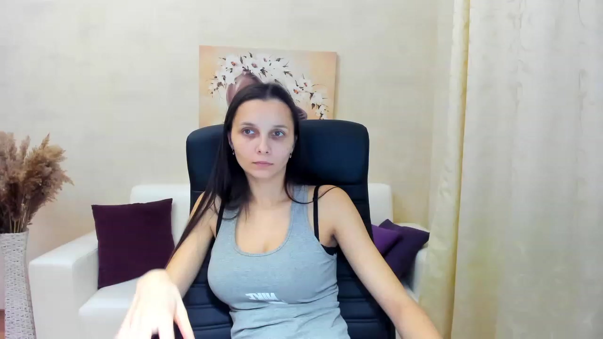Gallery image thumbnail from Karina_Mils's myfreecams stream on, 12/19/2022, 09:59 image 3 of 20