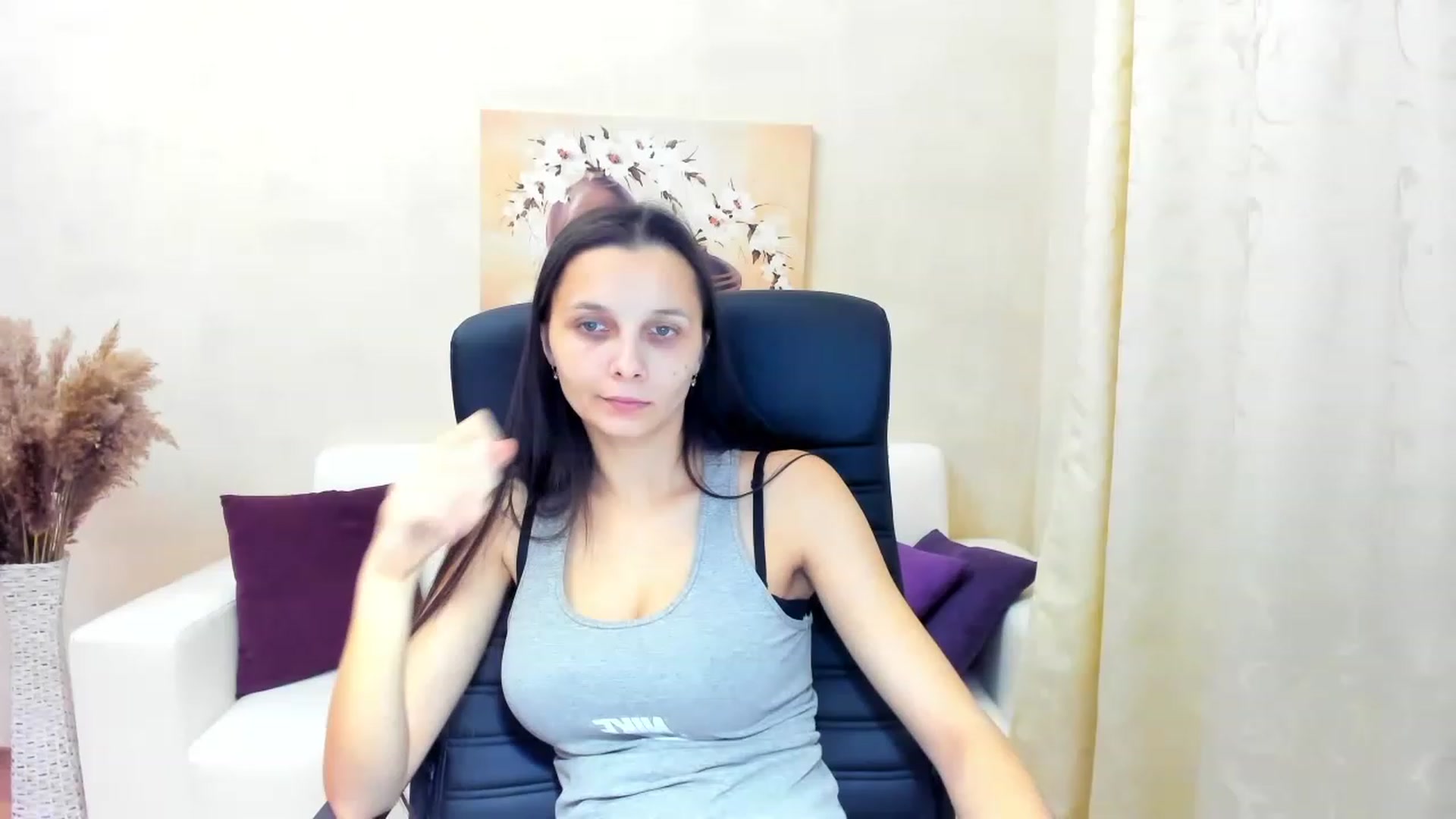 Gallery image thumbnail from Karina_Mils's myfreecams stream on, 12/19/2022, 09:59 image 11 of 20
