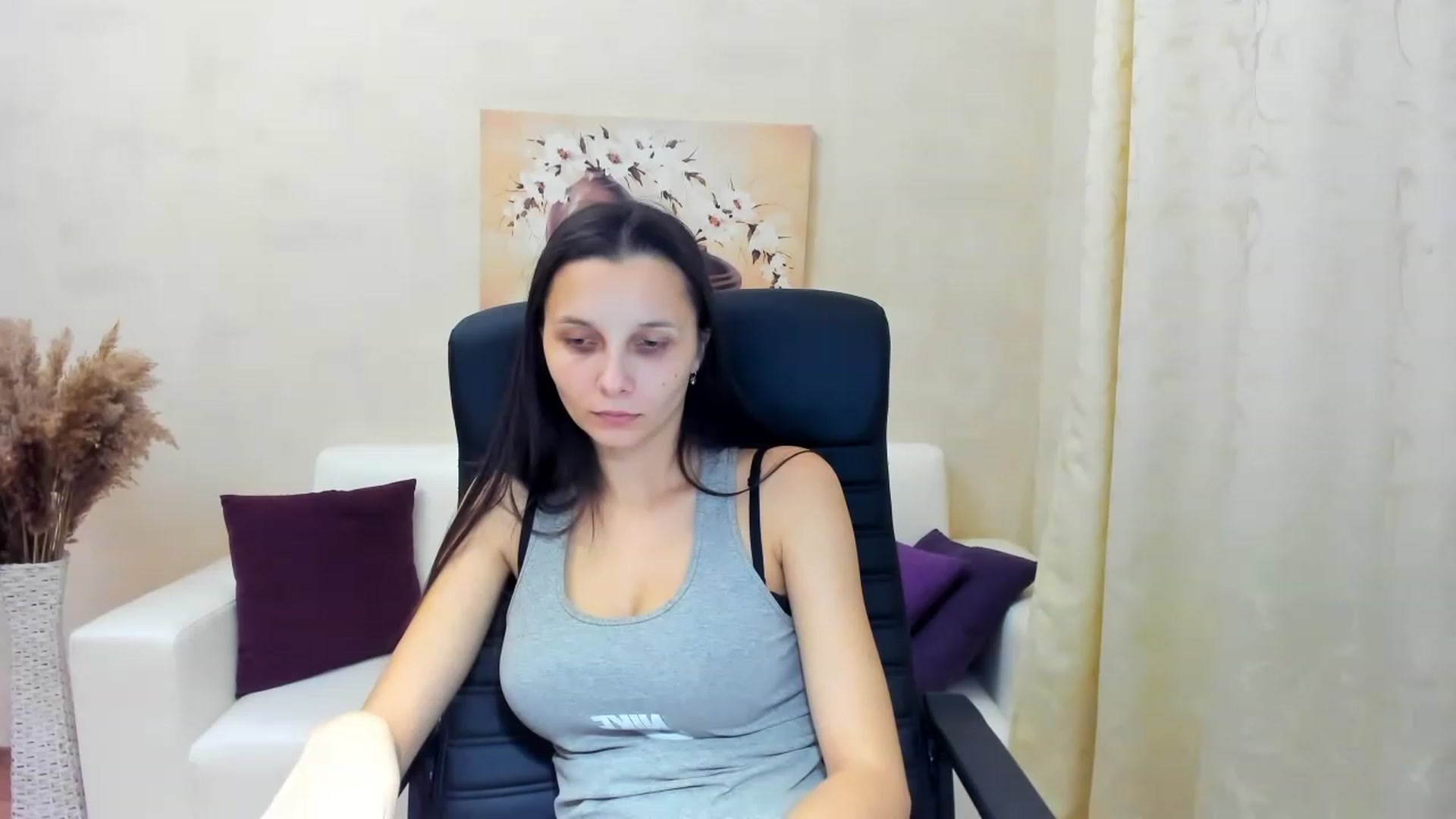 Gallery image thumbnail from Karina_Mils's myfreecams stream on, 12/19/2022, 09:59 image 7 of 20
