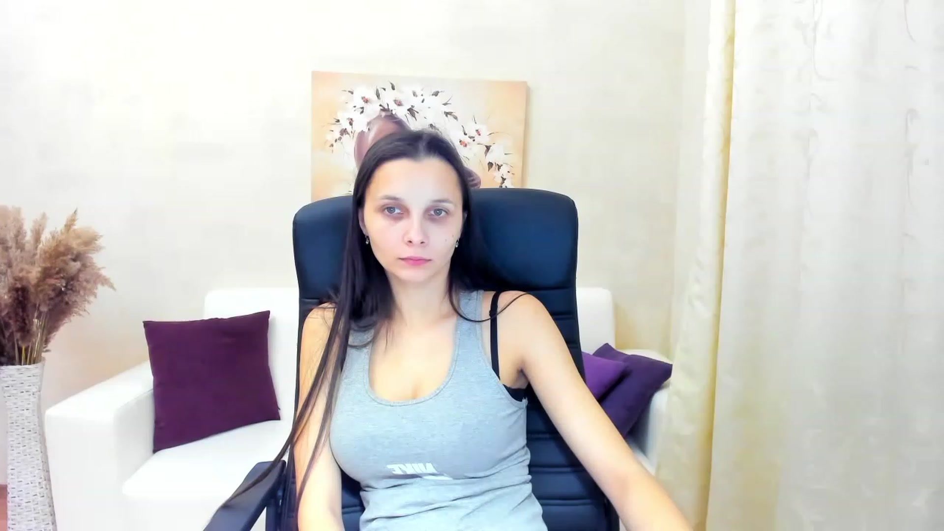 Gallery image thumbnail from Karina_Mils's myfreecams stream on, 12/19/2022, 09:59 image 8 of 20