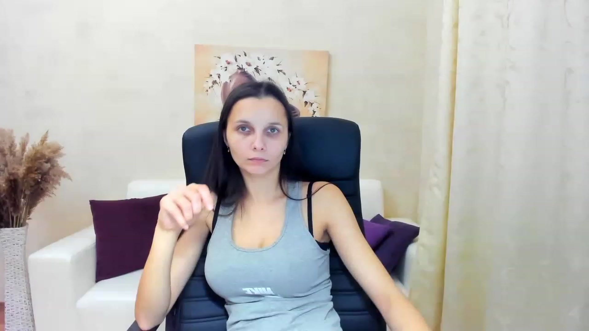 Gallery image thumbnail from Karina_Mils's myfreecams stream on, 12/19/2022, 09:59 image 4 of 20