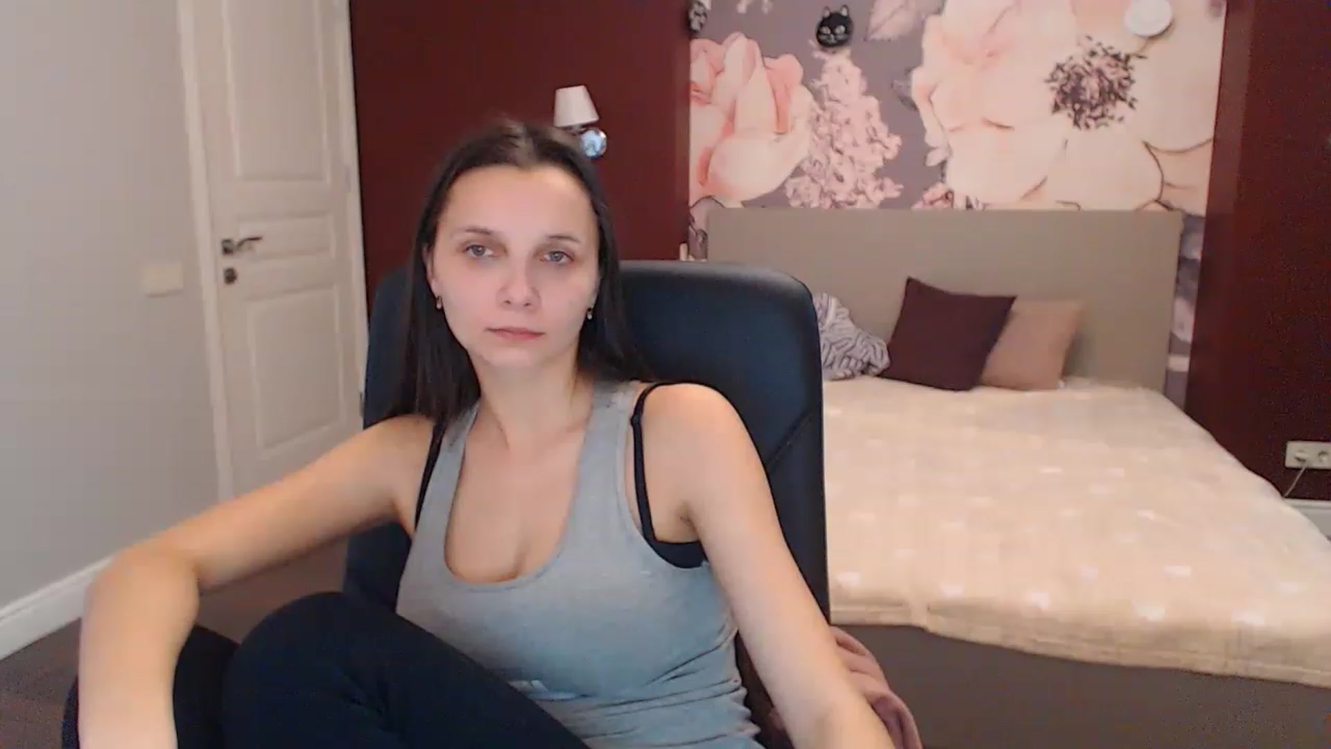 Gallery image thumbnail from Karina_Mils's myfreecams stream on, 12/20/2022, 08:50 image 14 of 20