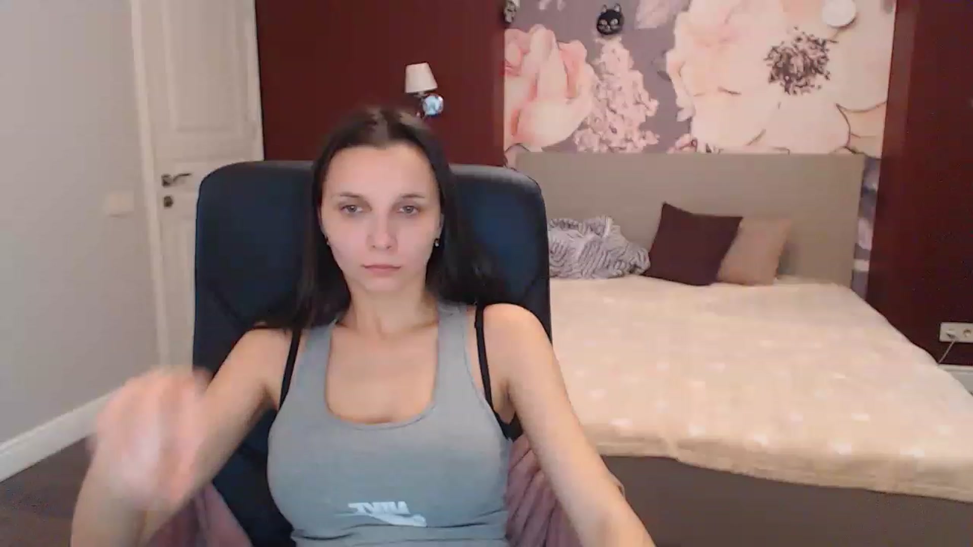 Gallery image thumbnail from Karina_Mils's myfreecams stream on, 12/20/2022, 08:50 image 18 of 20