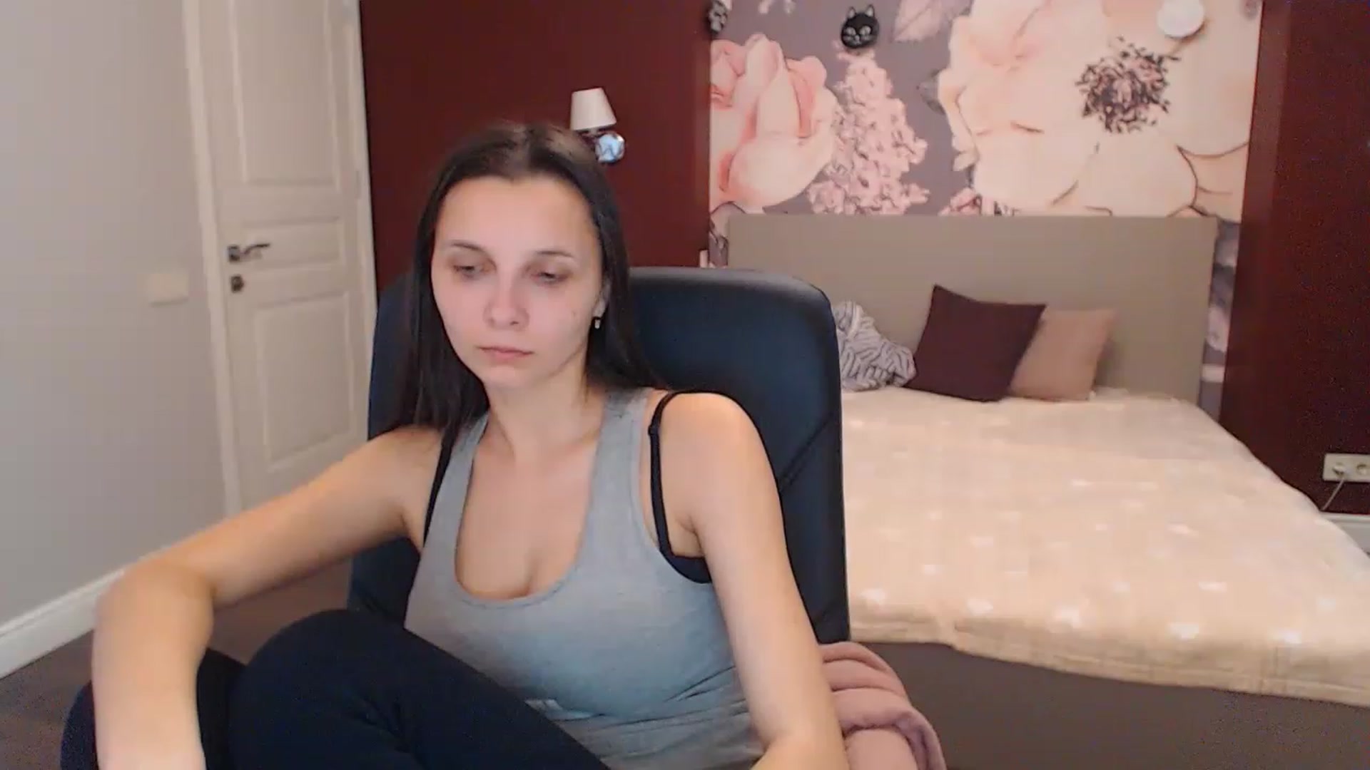 Gallery image thumbnail from Karina_Mils's myfreecams stream on, 12/20/2022, 08:50 image 13 of 20