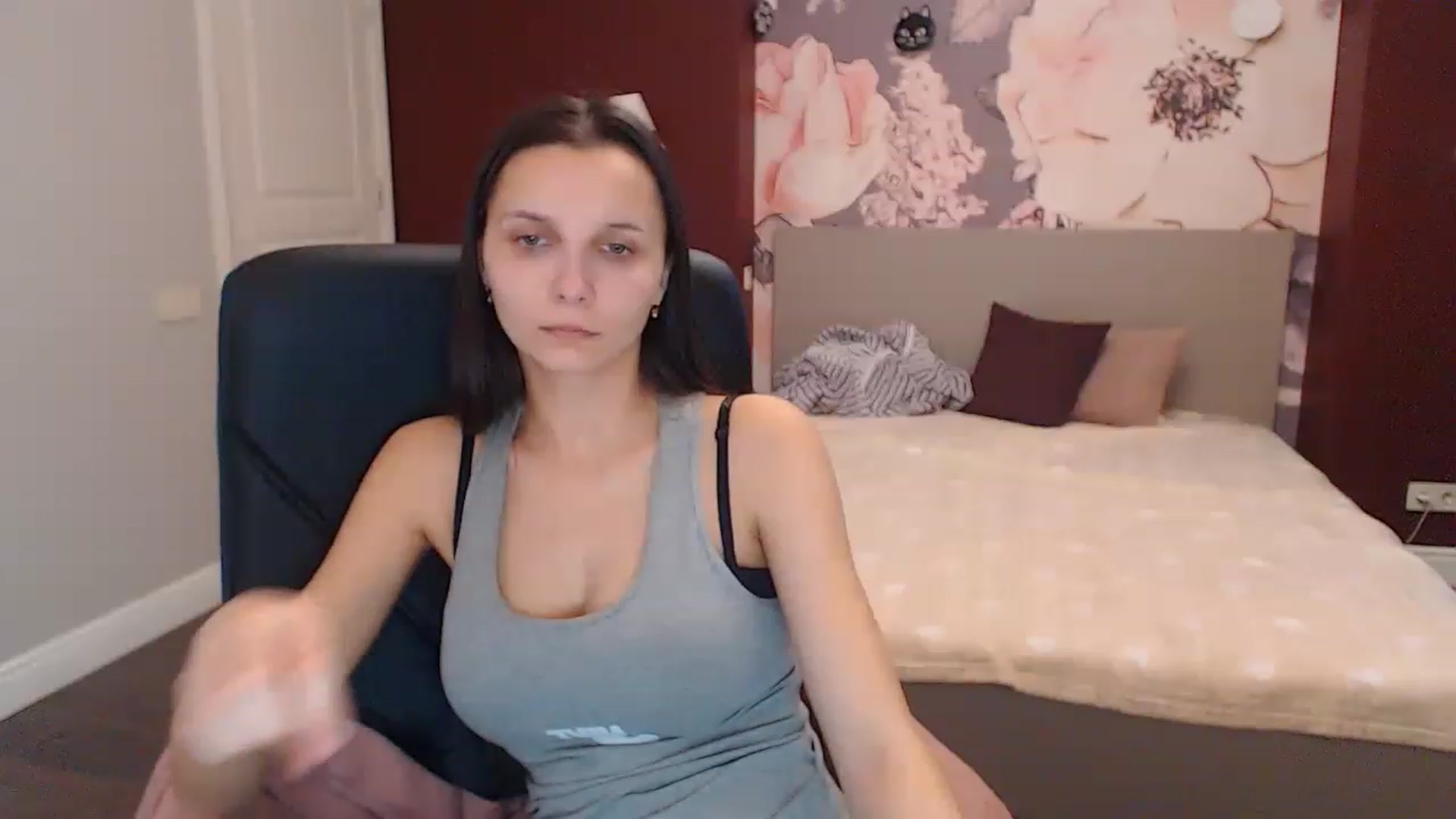 Gallery image thumbnail from Karina_Mils's myfreecams stream on, 12/20/2022, 08:50 image 5 of 20
