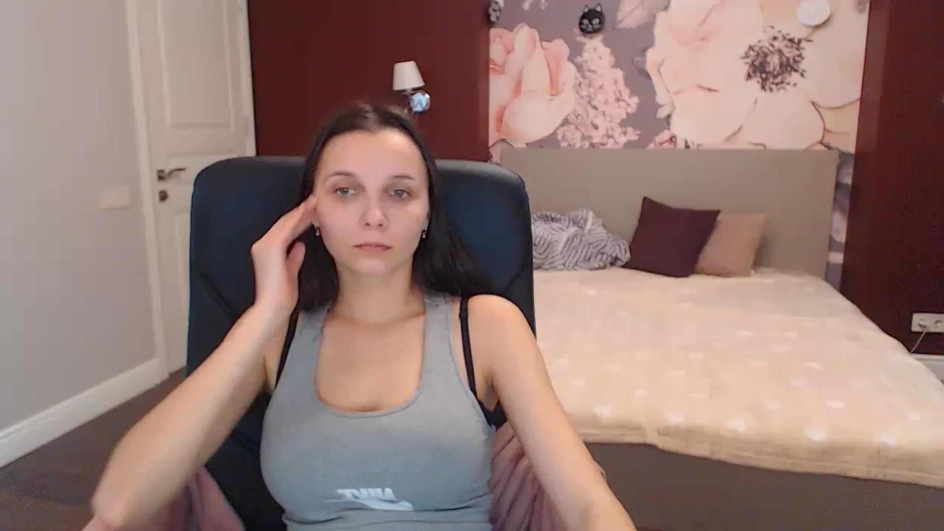 Gallery image thumbnail from Karina_Mils's myfreecams stream on, 12/20/2022, 08:50 image 17 of 20