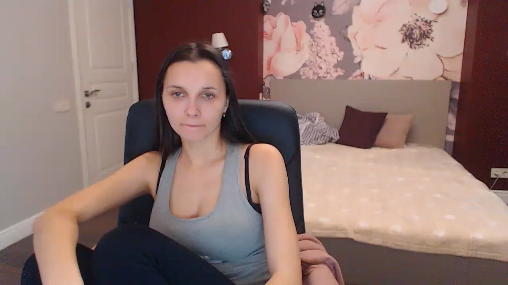 Gallery image thumbnail from Karina_Mils's myfreecams stream on, 12/20/2022, 08:50 image 8 of 20