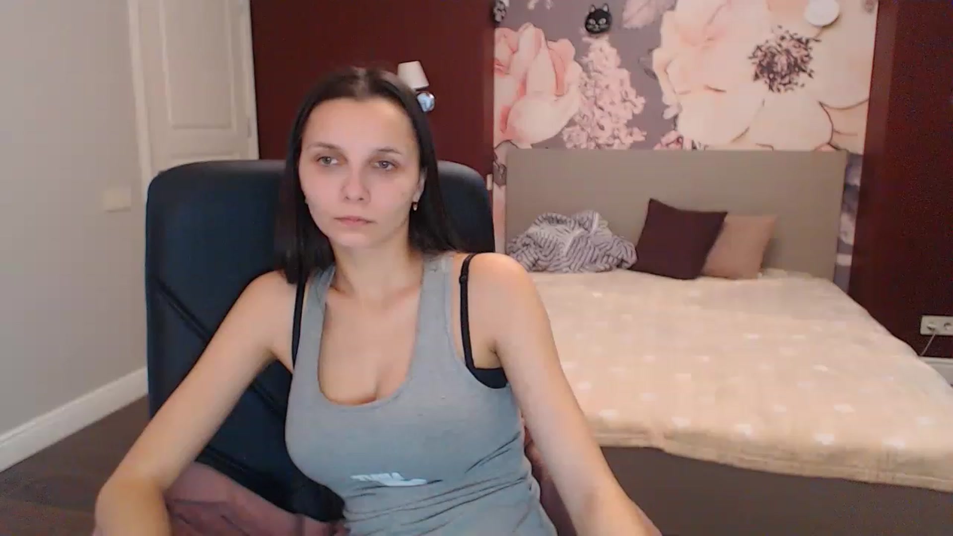Gallery image thumbnail from Karina_Mils's myfreecams stream on, 12/20/2022, 08:50 image 3 of 20