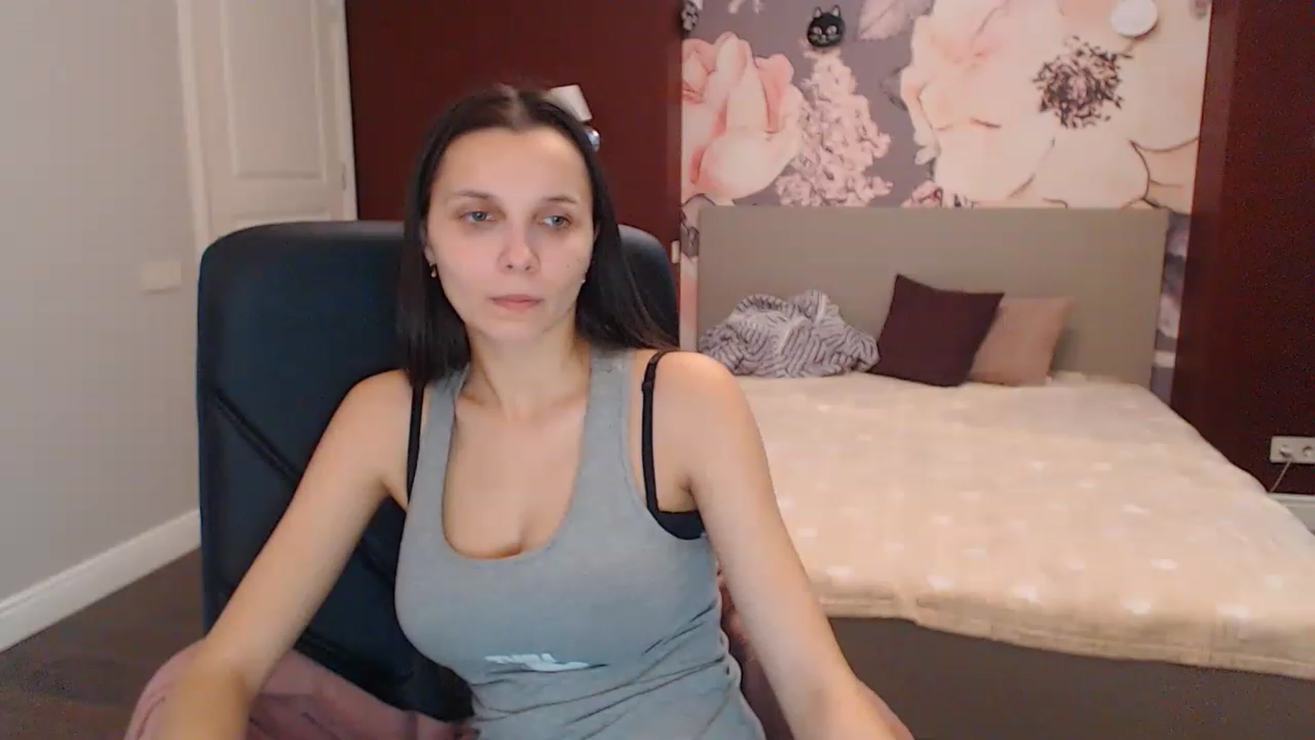 Gallery image thumbnail from Karina_Mils's myfreecams stream on, 12/20/2022, 08:50 image 1 of 20