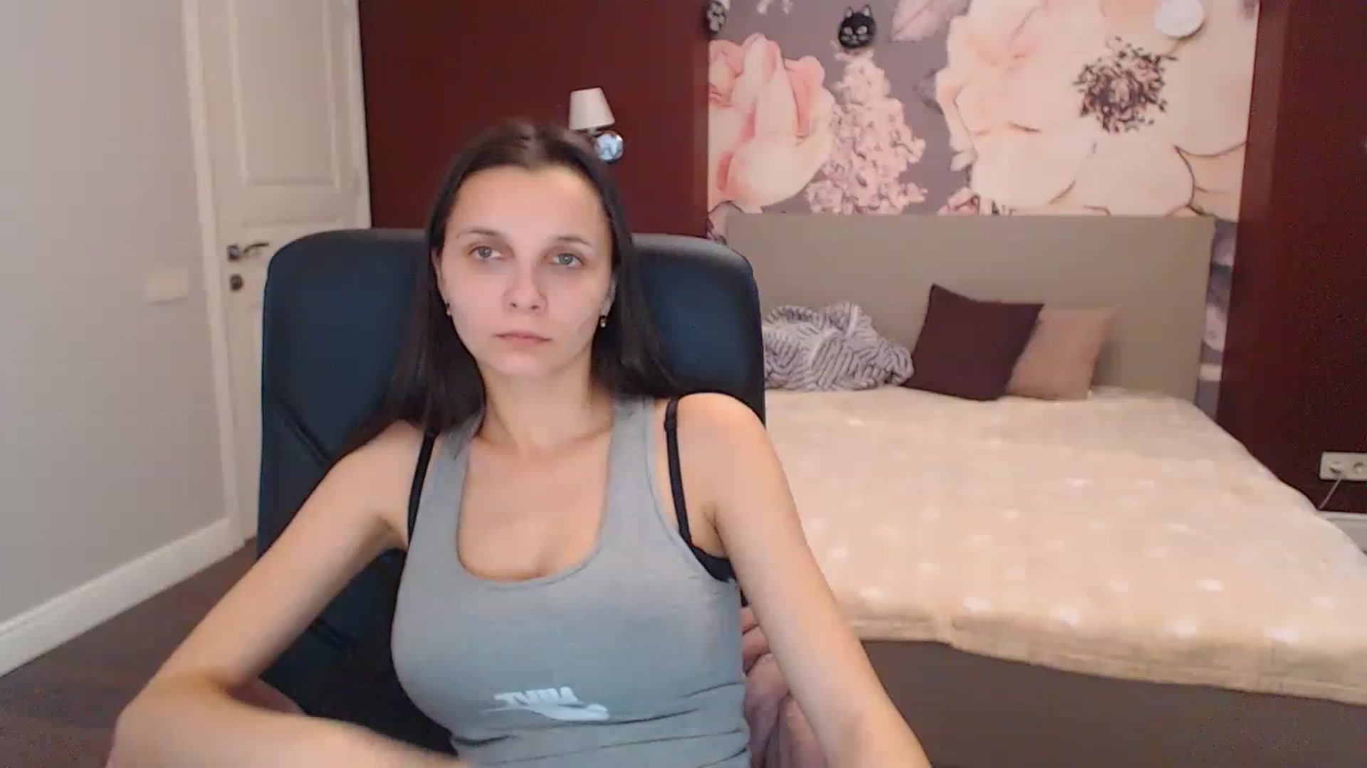 Gallery image thumbnail from Karina_Mils's myfreecams stream on, 12/20/2022, 08:50 image 15 of 20