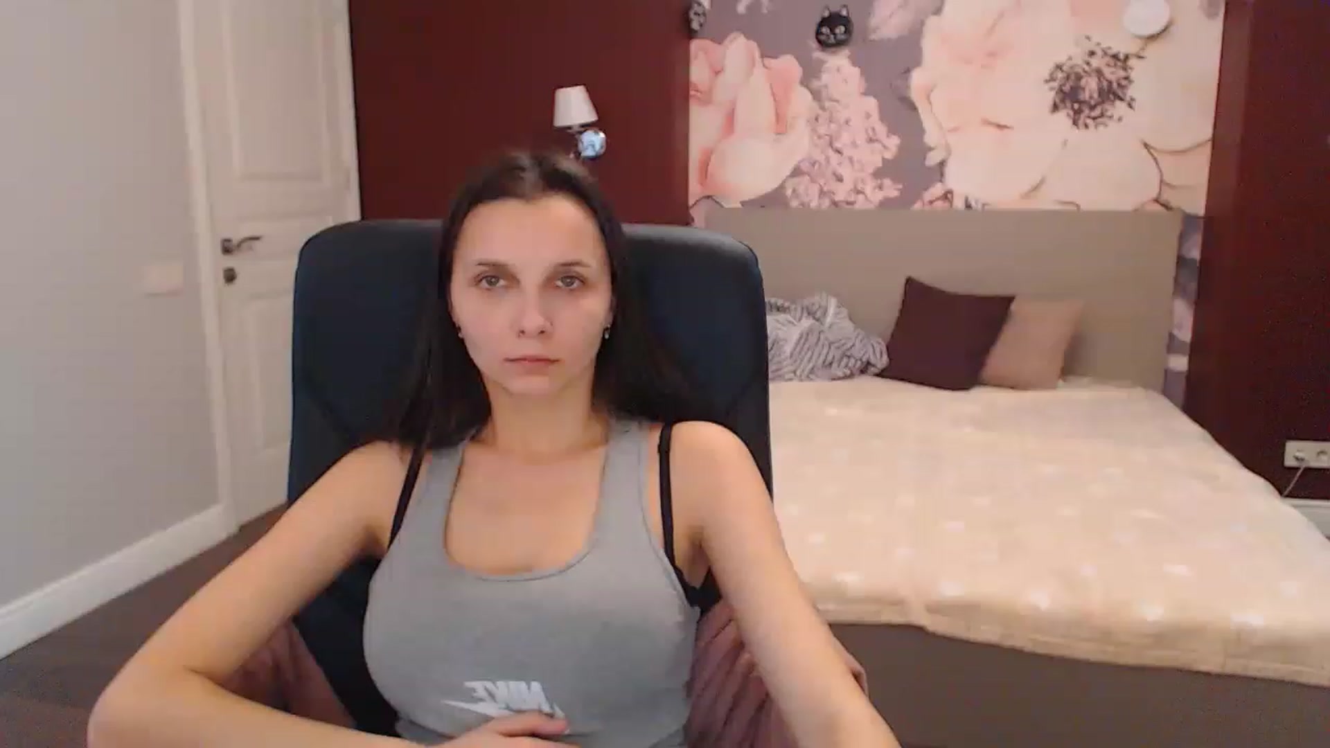 Gallery image thumbnail from Karina_Mils's myfreecams stream on, 12/20/2022, 08:50 image 19 of 20