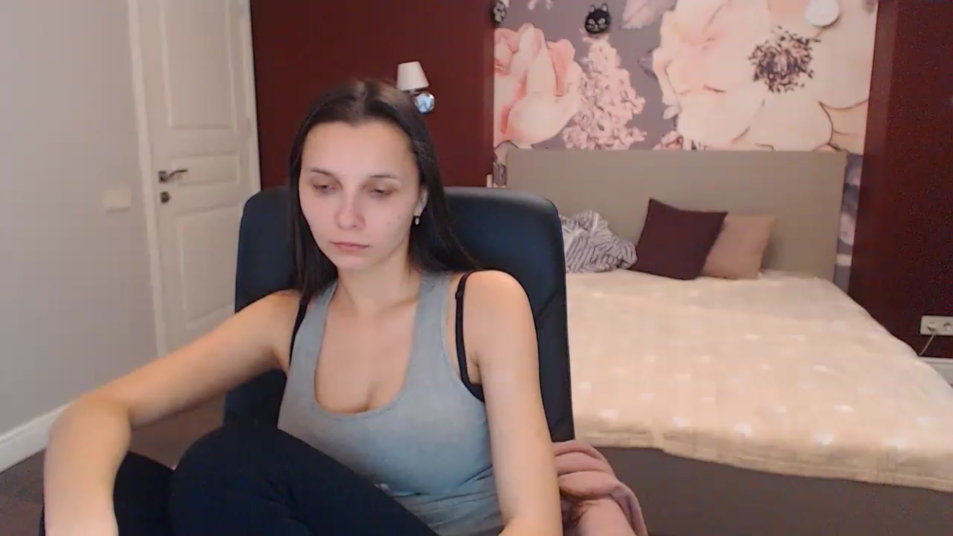 Gallery image thumbnail from Karina_Mils's myfreecams stream on, 12/20/2022, 08:50 image 9 of 20
