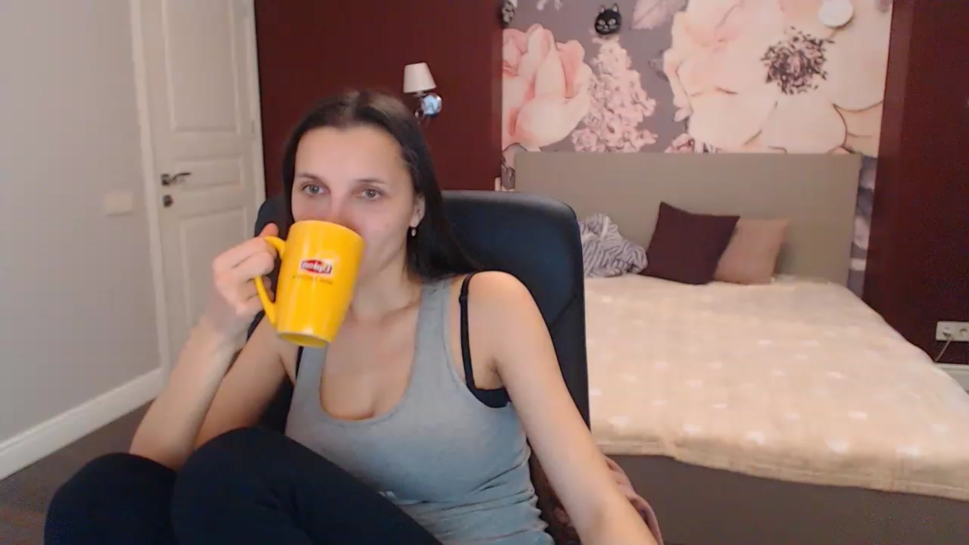 Gallery image thumbnail from Karina_Mils's myfreecams stream on, 12/20/2022, 08:50 image 10 of 20