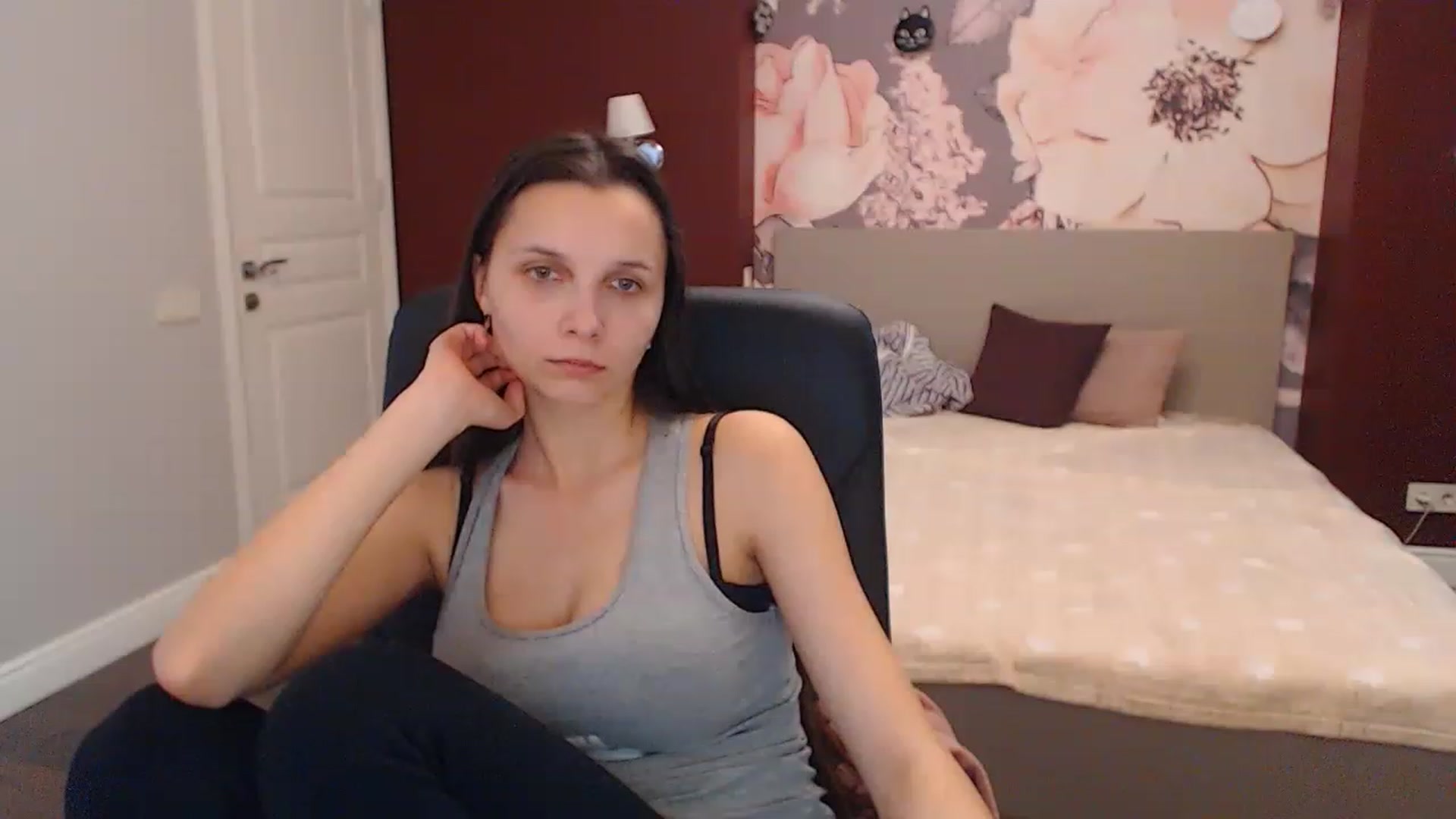 Gallery image thumbnail from Karina_Mils's myfreecams stream on, 12/20/2022, 08:50 image 11 of 20