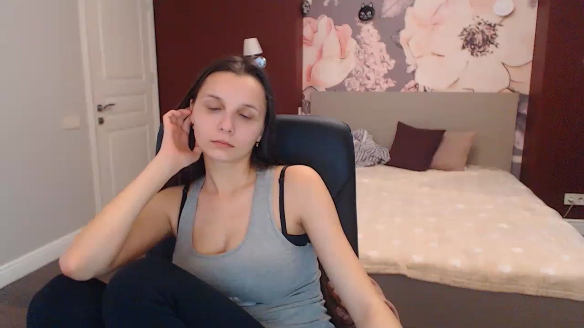 Gallery image thumbnail from Karina_Mils's myfreecams stream on, 12/20/2022, 08:50 image 12 of 20