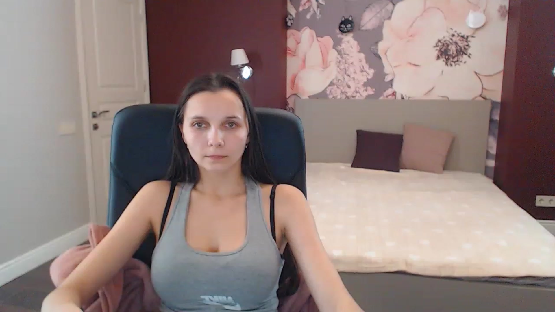Gallery image thumbnail from Karina_Mils's myfreecams stream on, 12/21/2022, 11:36 image 17 of 20