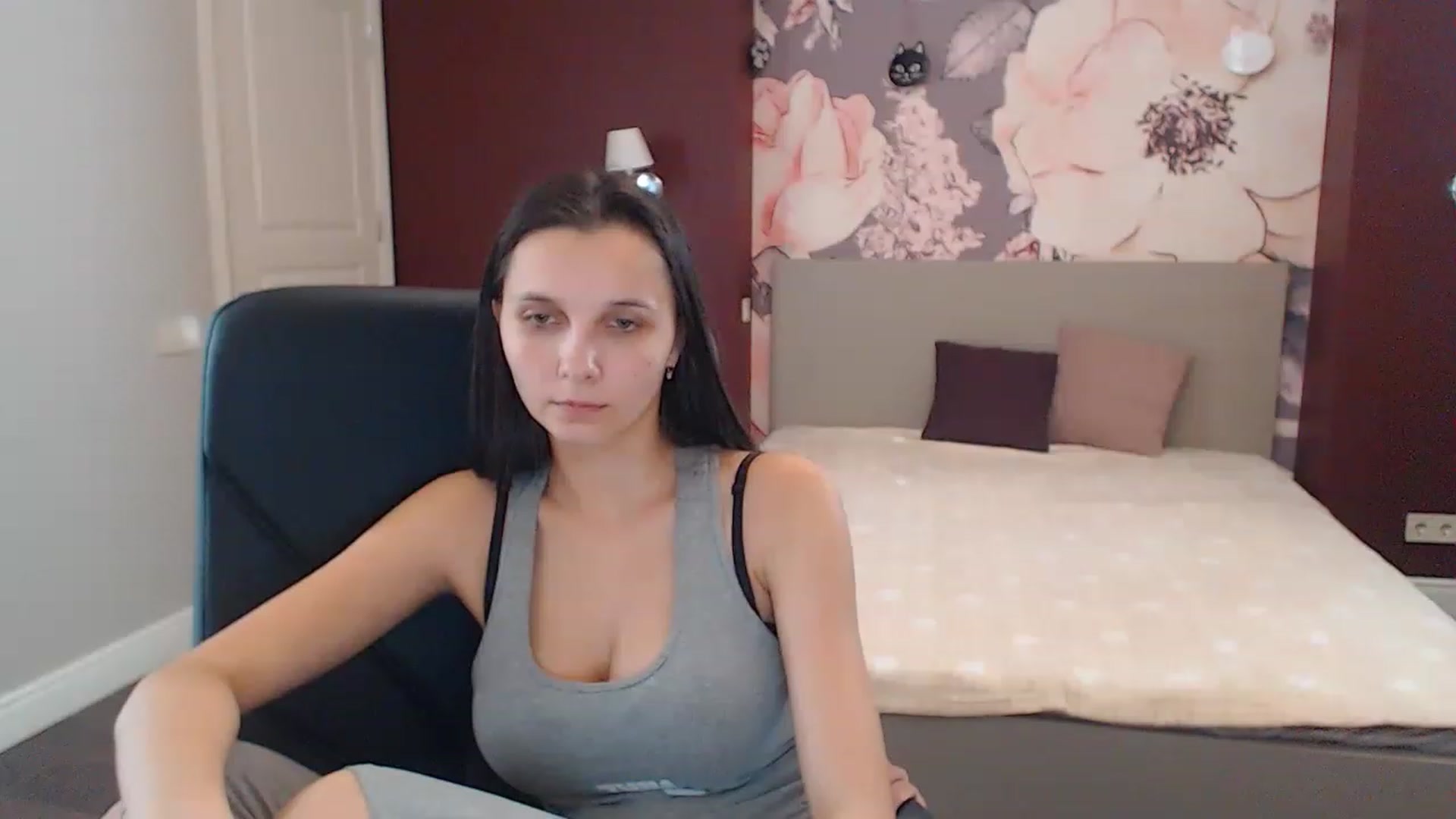 Gallery image thumbnail from Karina_Mils's myfreecams stream on, 12/21/2022, 11:36 image 13 of 20