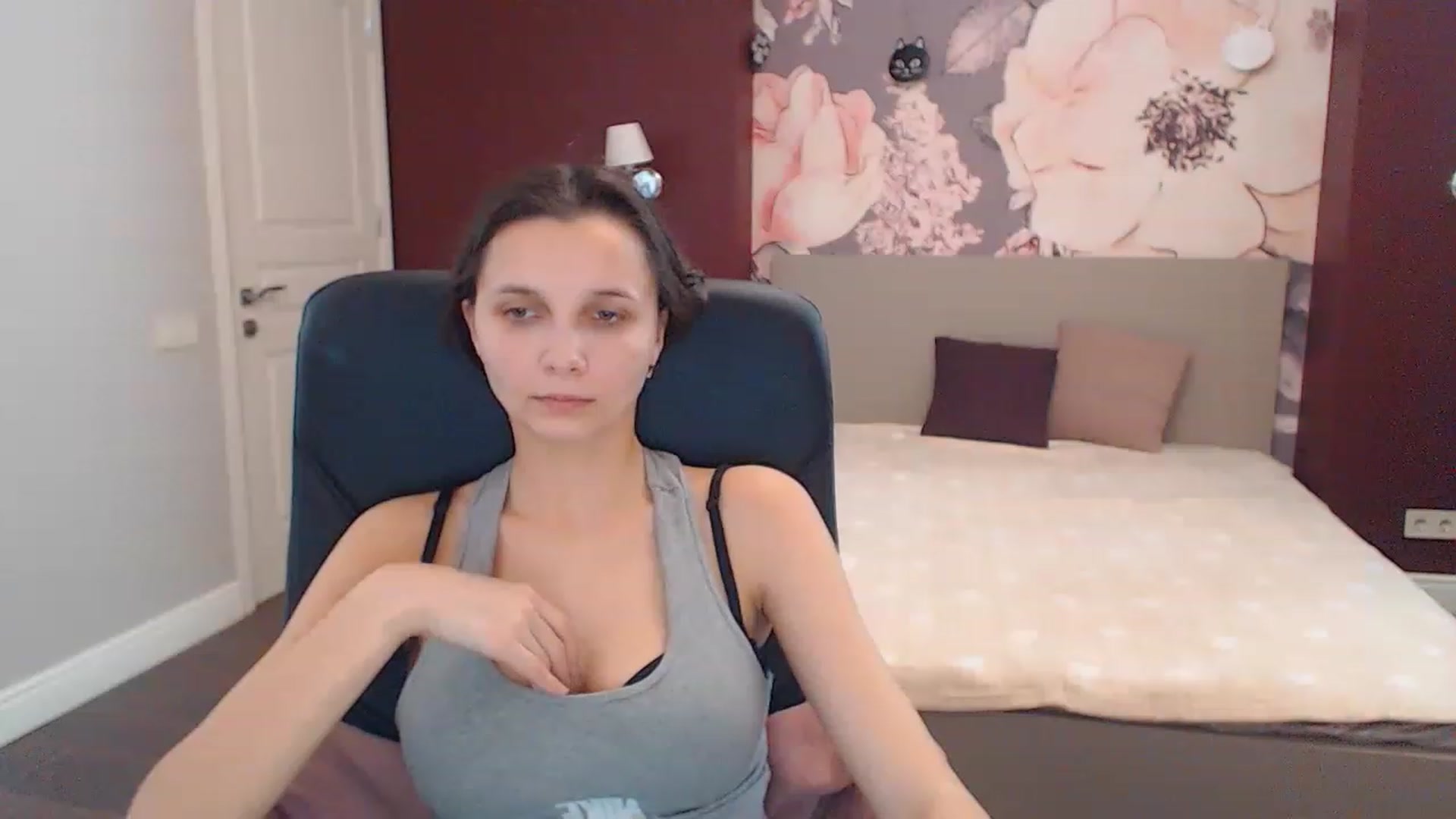 Gallery image thumbnail from Karina_Mils's myfreecams stream on, 12/21/2022, 11:36 image 5 of 20