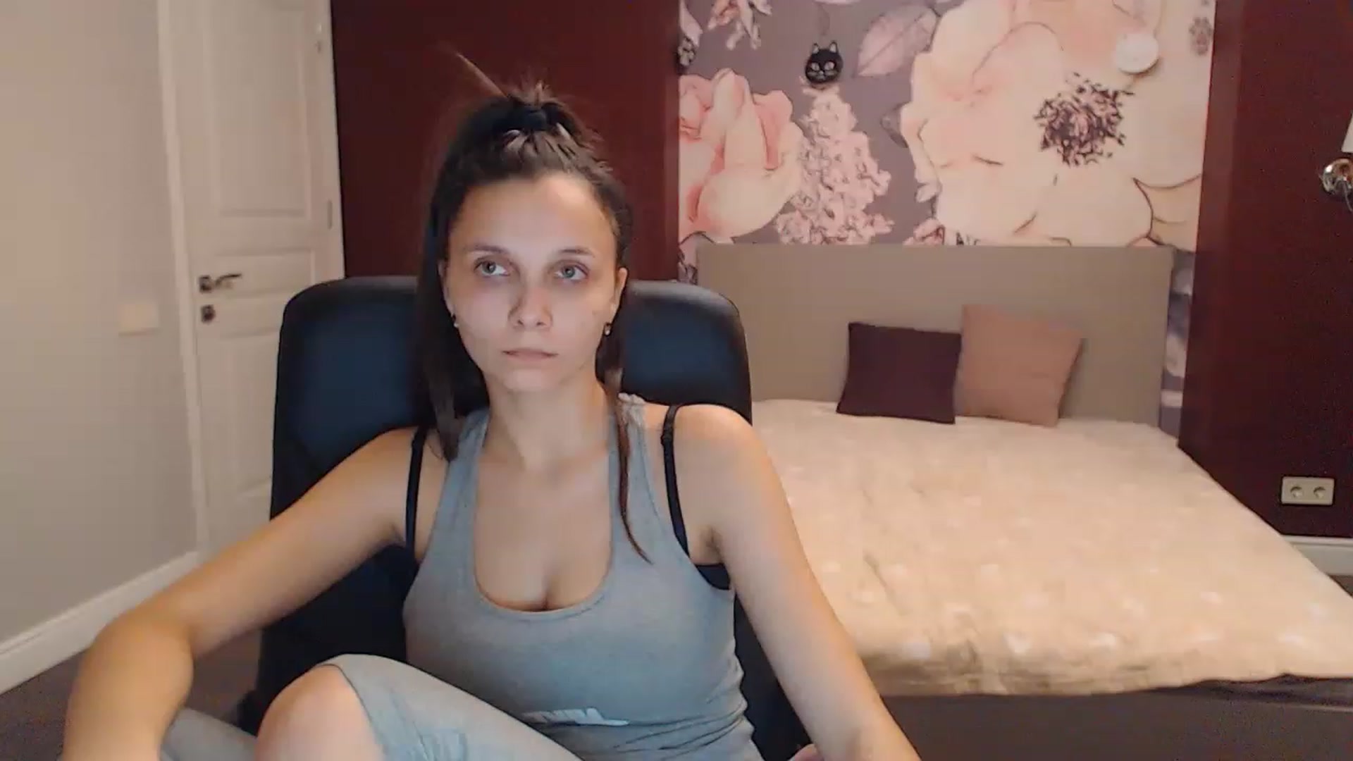 Gallery image thumbnail from Karina_Mils's myfreecams stream on, 12/21/2022, 14:16 image 6 of 20