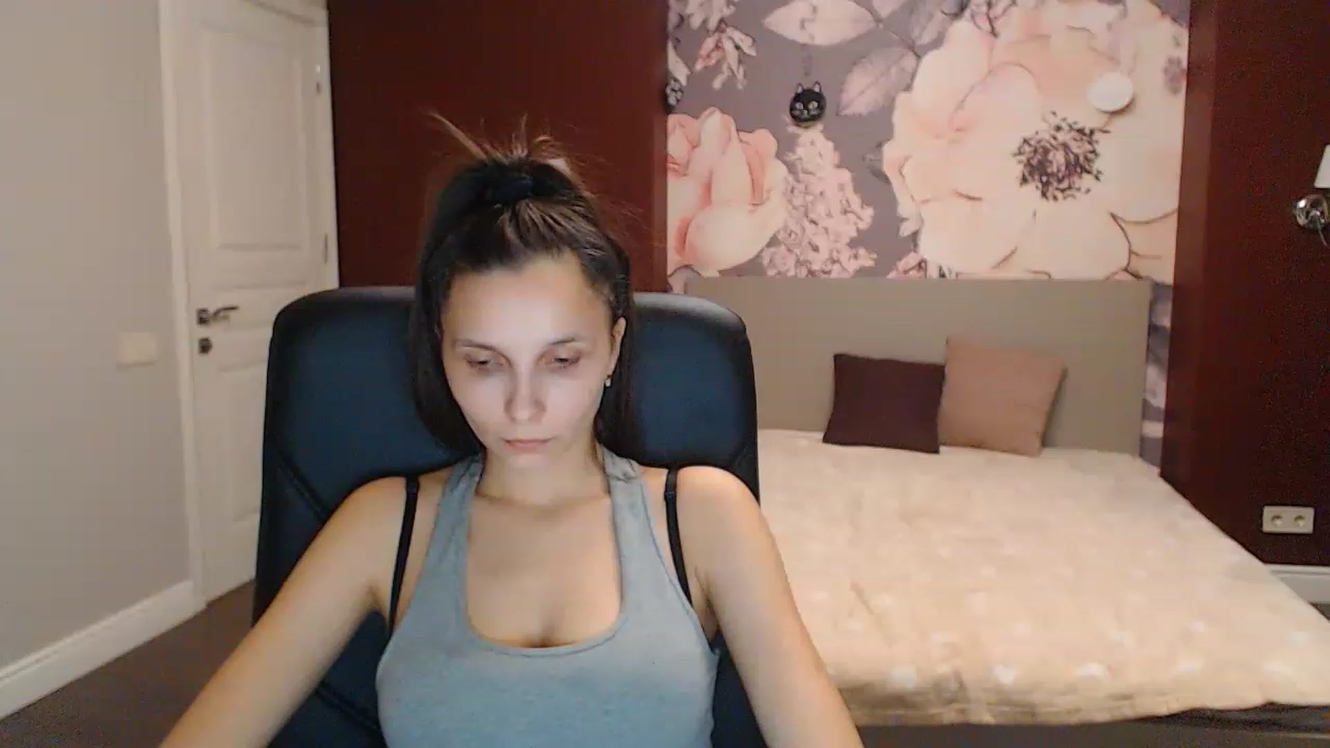 Gallery image thumbnail from Karina_Mils's myfreecams stream on, 12/21/2022, 14:16 image 18 of 20