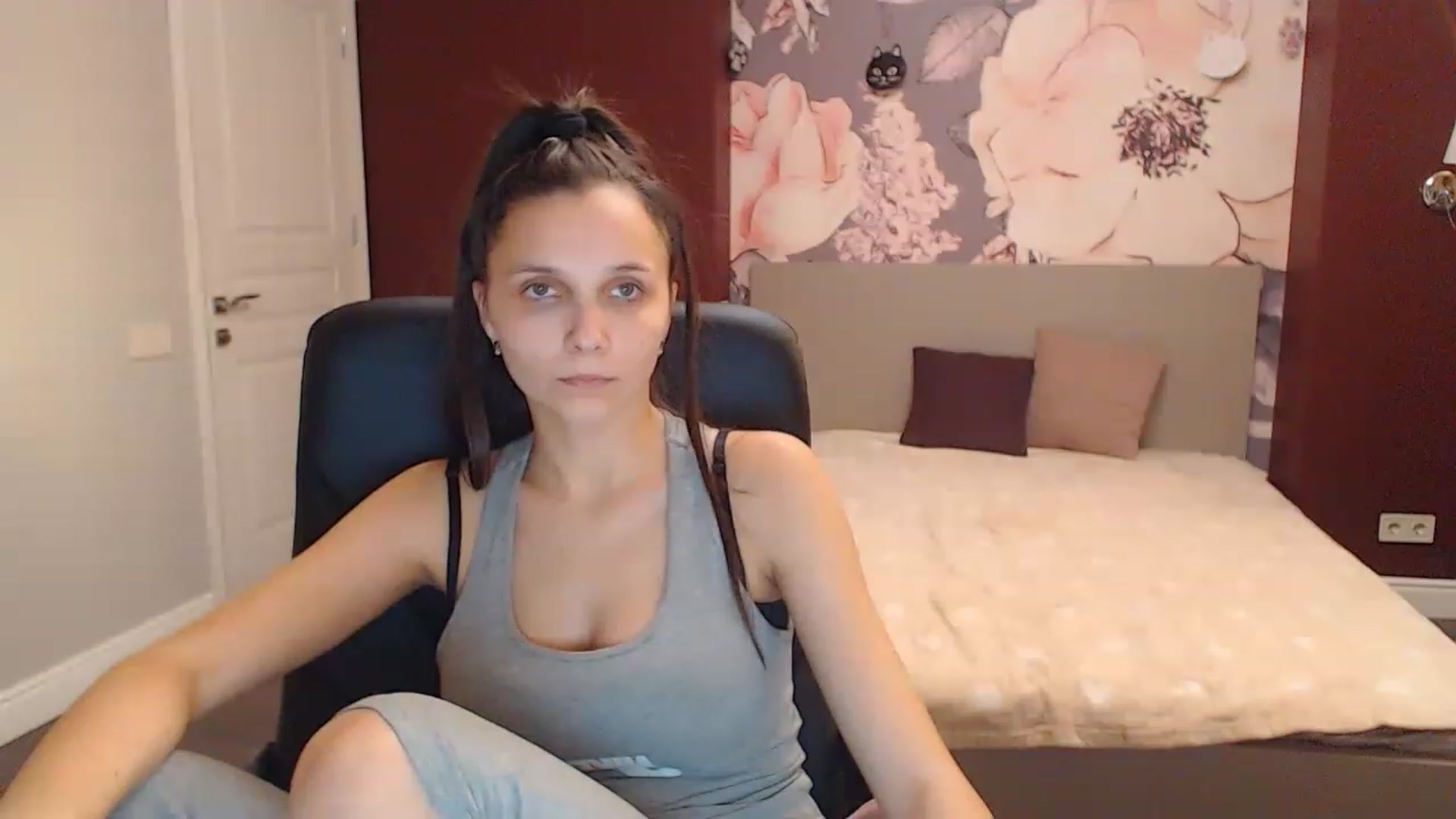 Gallery image thumbnail from Karina_Mils's myfreecams stream on, 12/21/2022, 14:16 image 1 of 20