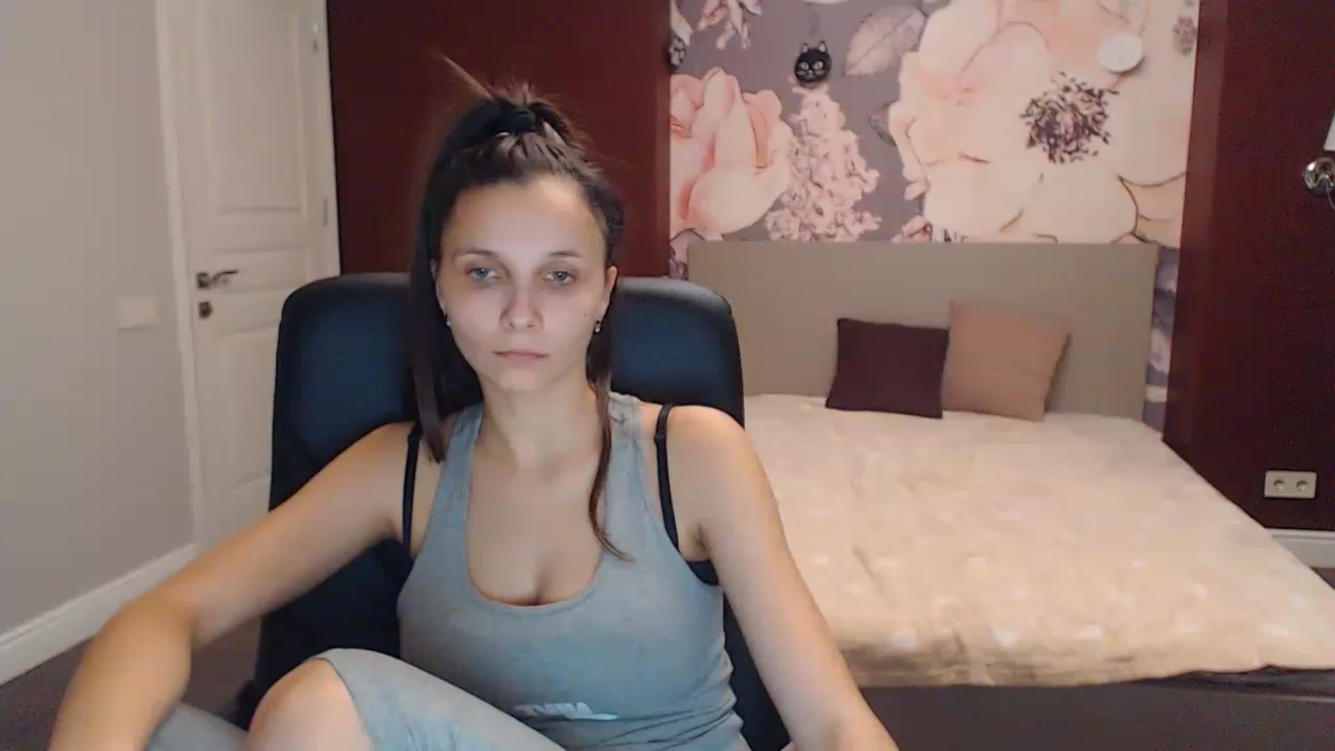 Gallery image thumbnail from Karina_Mils's myfreecams stream on, 12/21/2022, 14:16 image 9 of 20