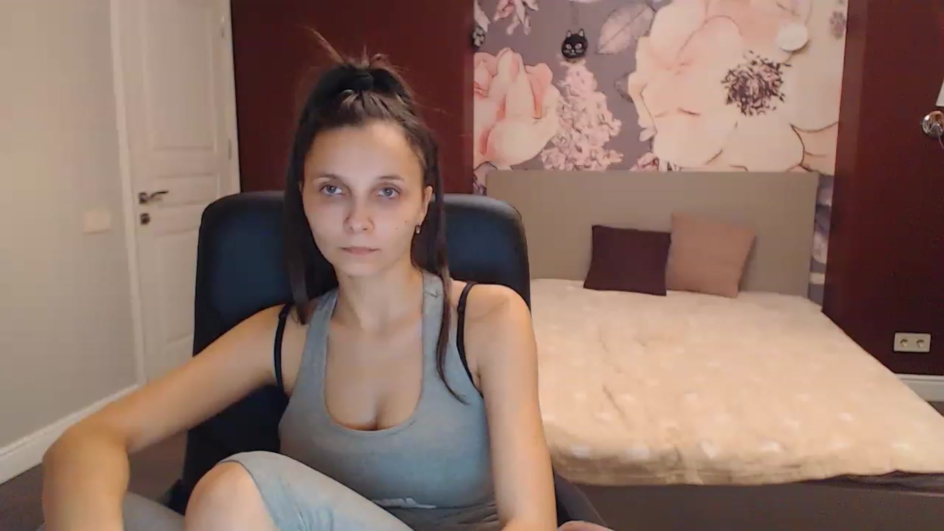 Gallery image thumbnail from Karina_Mils's myfreecams stream on, 12/21/2022, 14:16 image 4 of 20