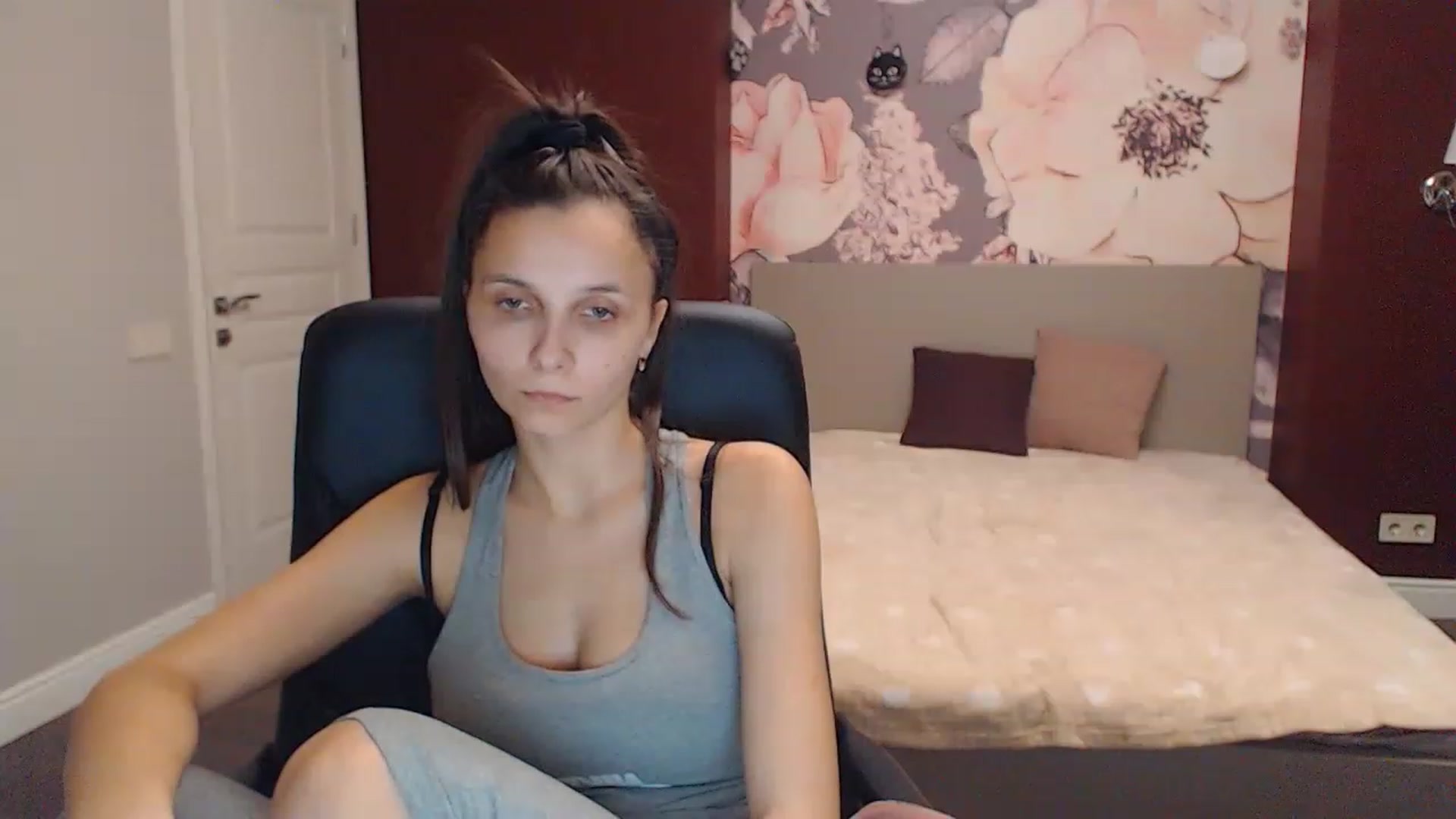 Gallery image thumbnail from Karina_Mils's myfreecams stream on, 12/21/2022, 14:16 image 8 of 20