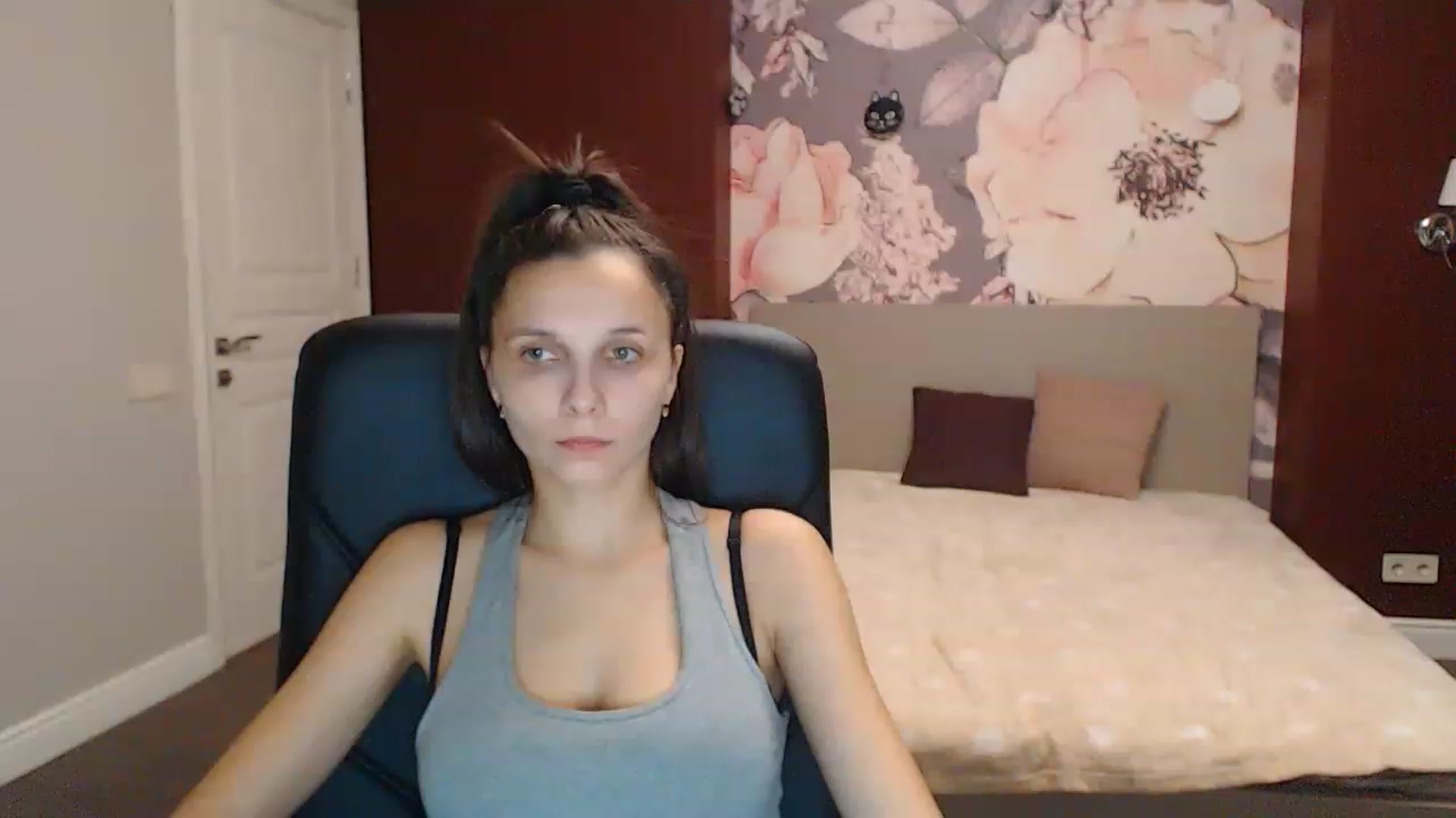Gallery image thumbnail from Karina_Mils's myfreecams stream on, 12/21/2022, 14:16 image 17 of 20