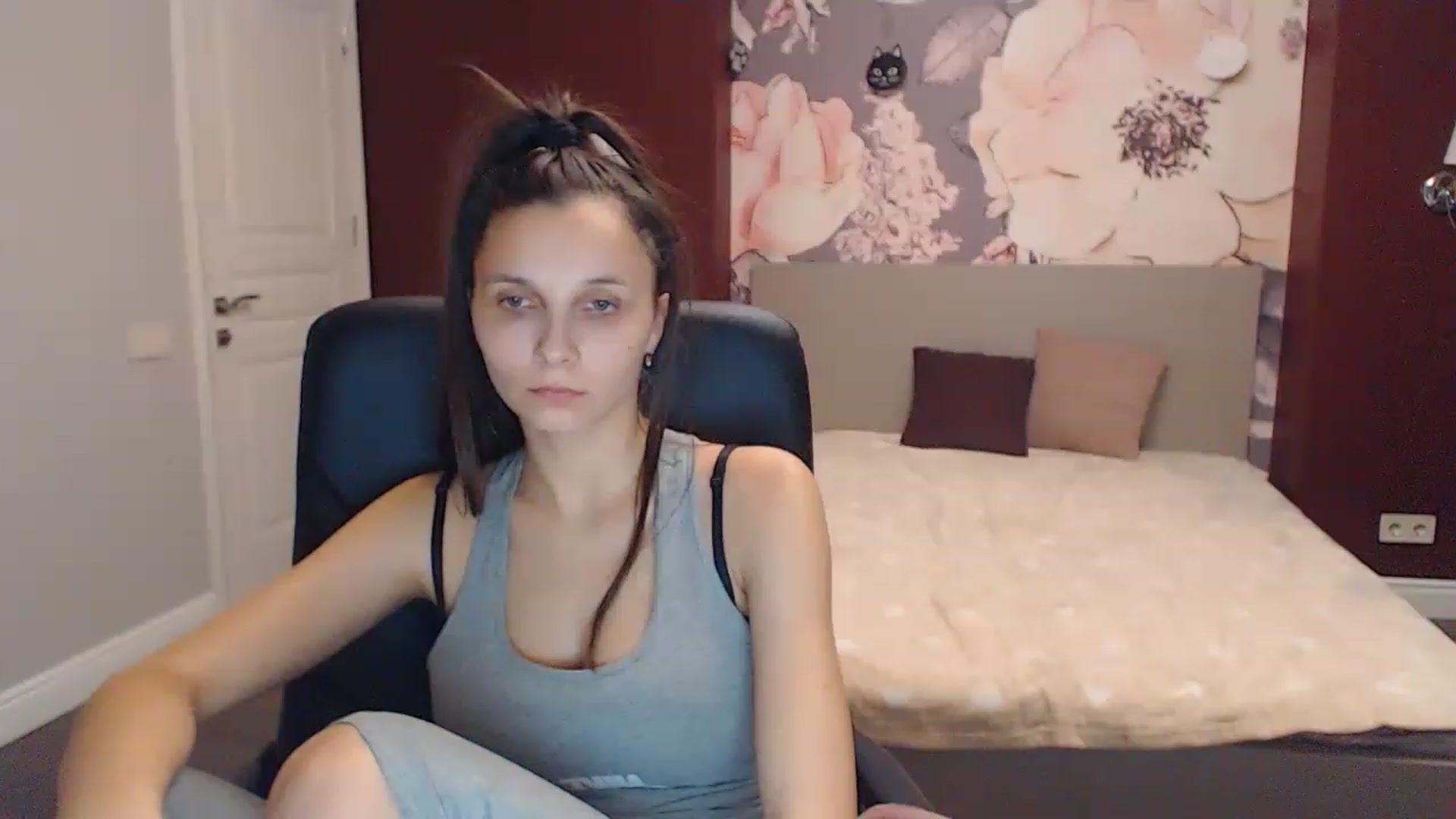 Gallery image thumbnail from Karina_Mils's myfreecams stream on, 12/21/2022, 14:16 image 14 of 20