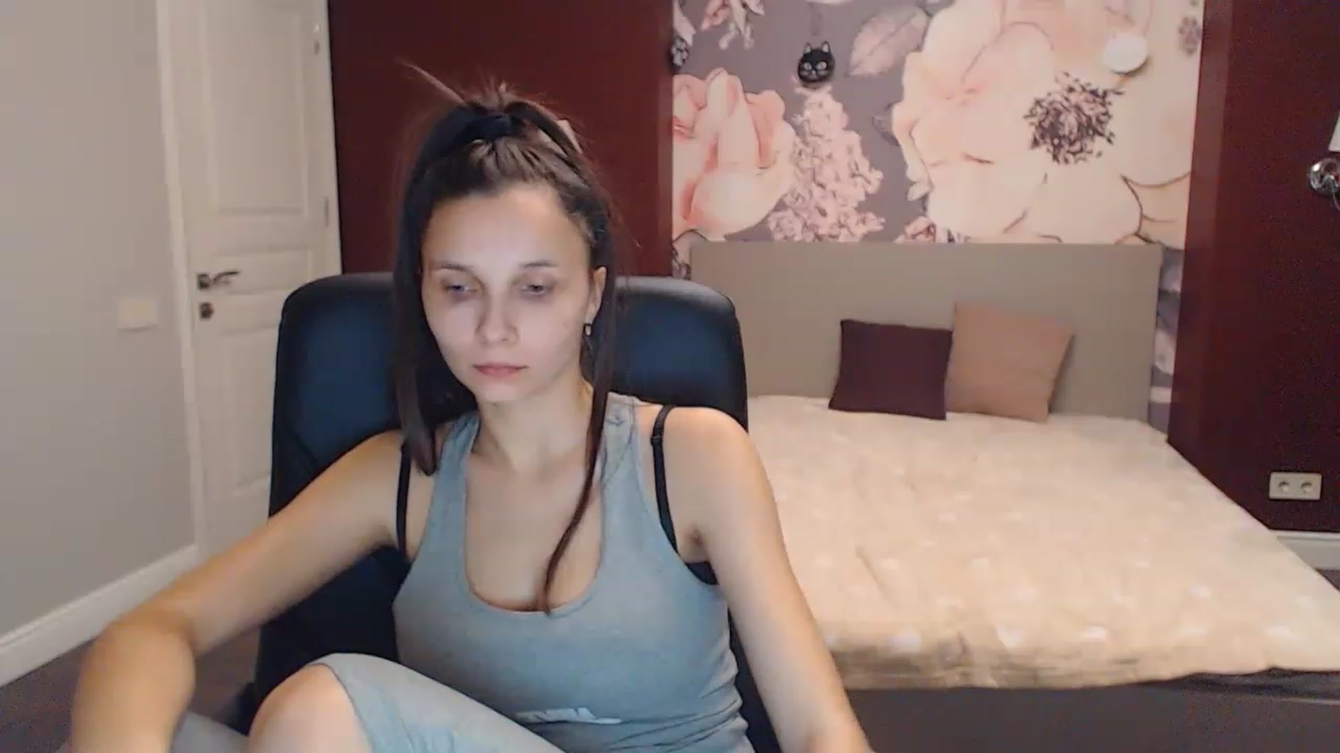 Gallery image thumbnail from Karina_Mils's myfreecams stream on, 12/21/2022, 14:16 image 11 of 20