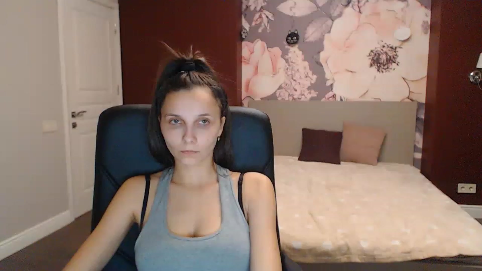 Gallery image thumbnail from Karina_Mils's myfreecams stream on, 12/21/2022, 14:16 image 19 of 20