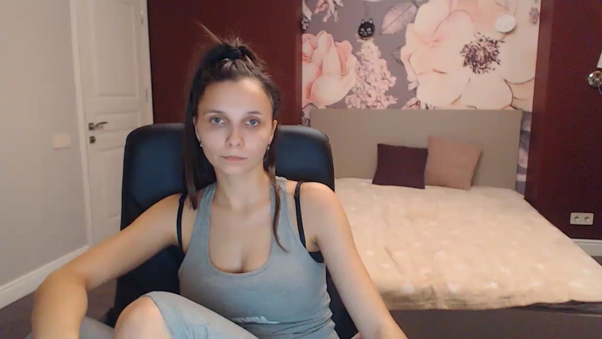 Gallery image thumbnail from Karina_Mils's myfreecams stream on, 12/21/2022, 14:16 image 7 of 20