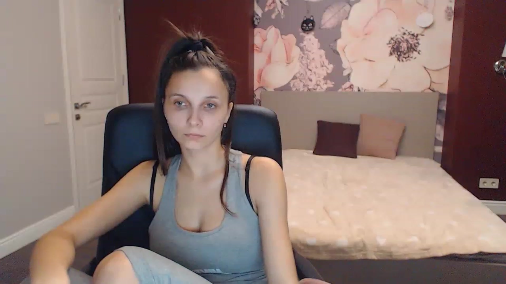 Gallery image thumbnail from Karina_Mils's myfreecams stream on, 12/21/2022, 14:16 image 10 of 20