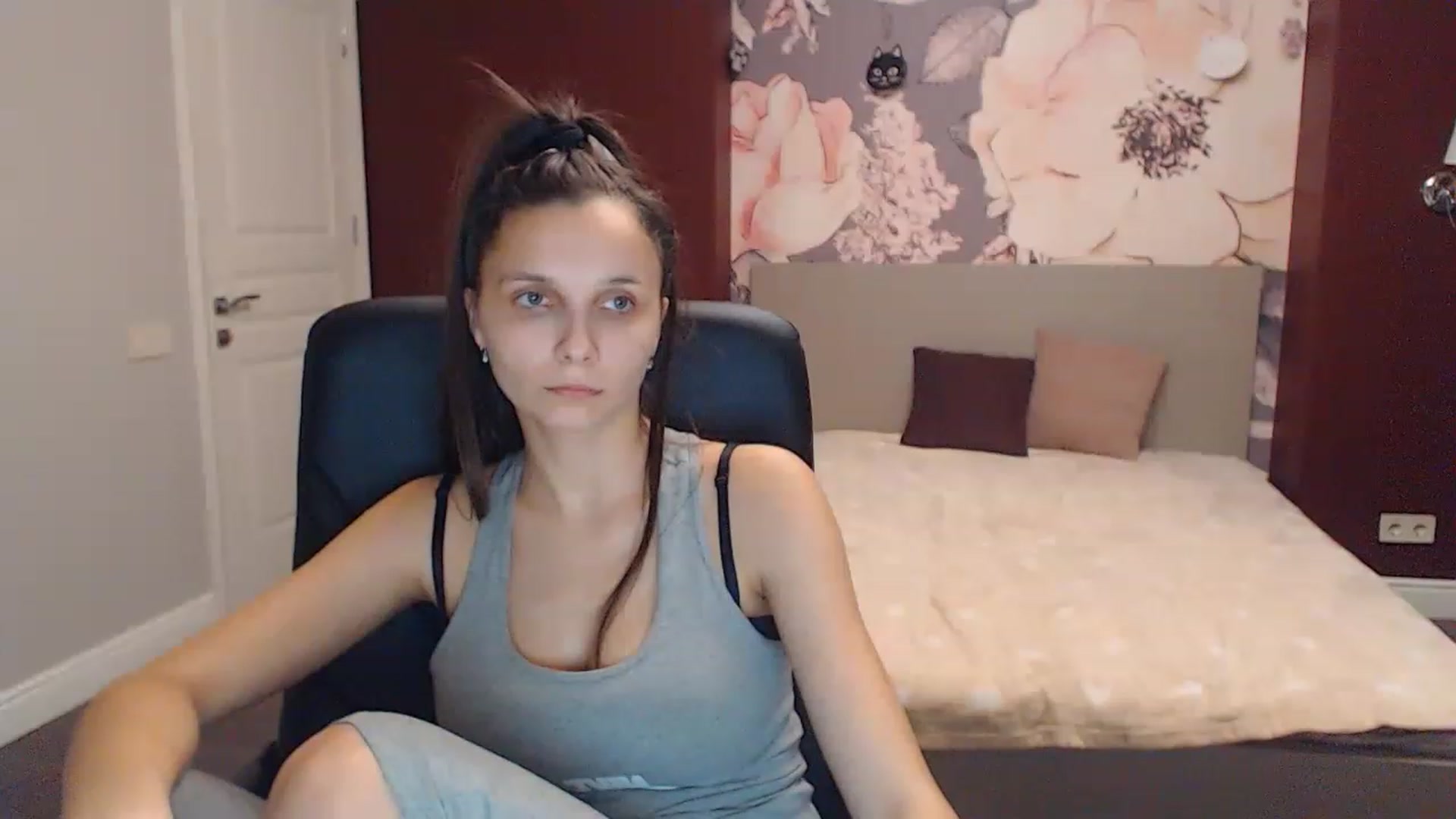 Gallery image thumbnail from Karina_Mils's myfreecams stream on, 12/21/2022, 14:16 image 15 of 20