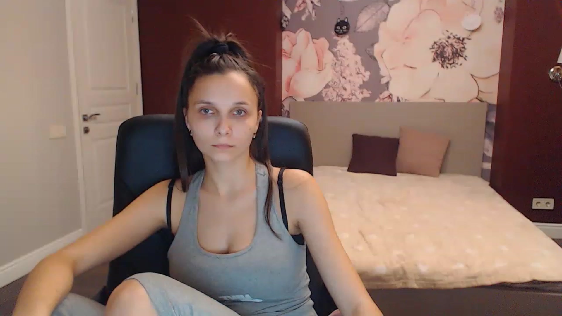 Gallery image thumbnail from Karina_Mils's myfreecams stream on, 12/21/2022, 14:16 image 5 of 20