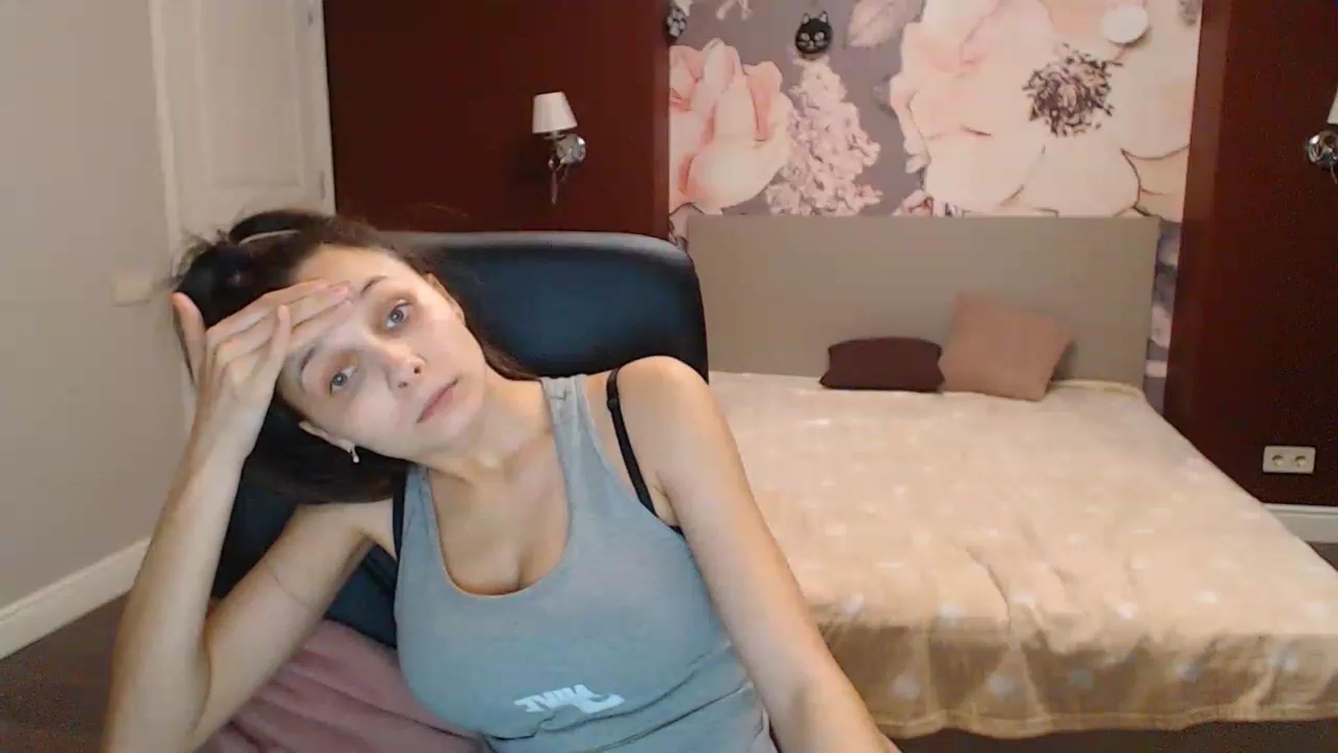 Gallery image thumbnail from Karina_Mils's myfreecams stream on, 12/21/2022, 15:10 image 17 of 20