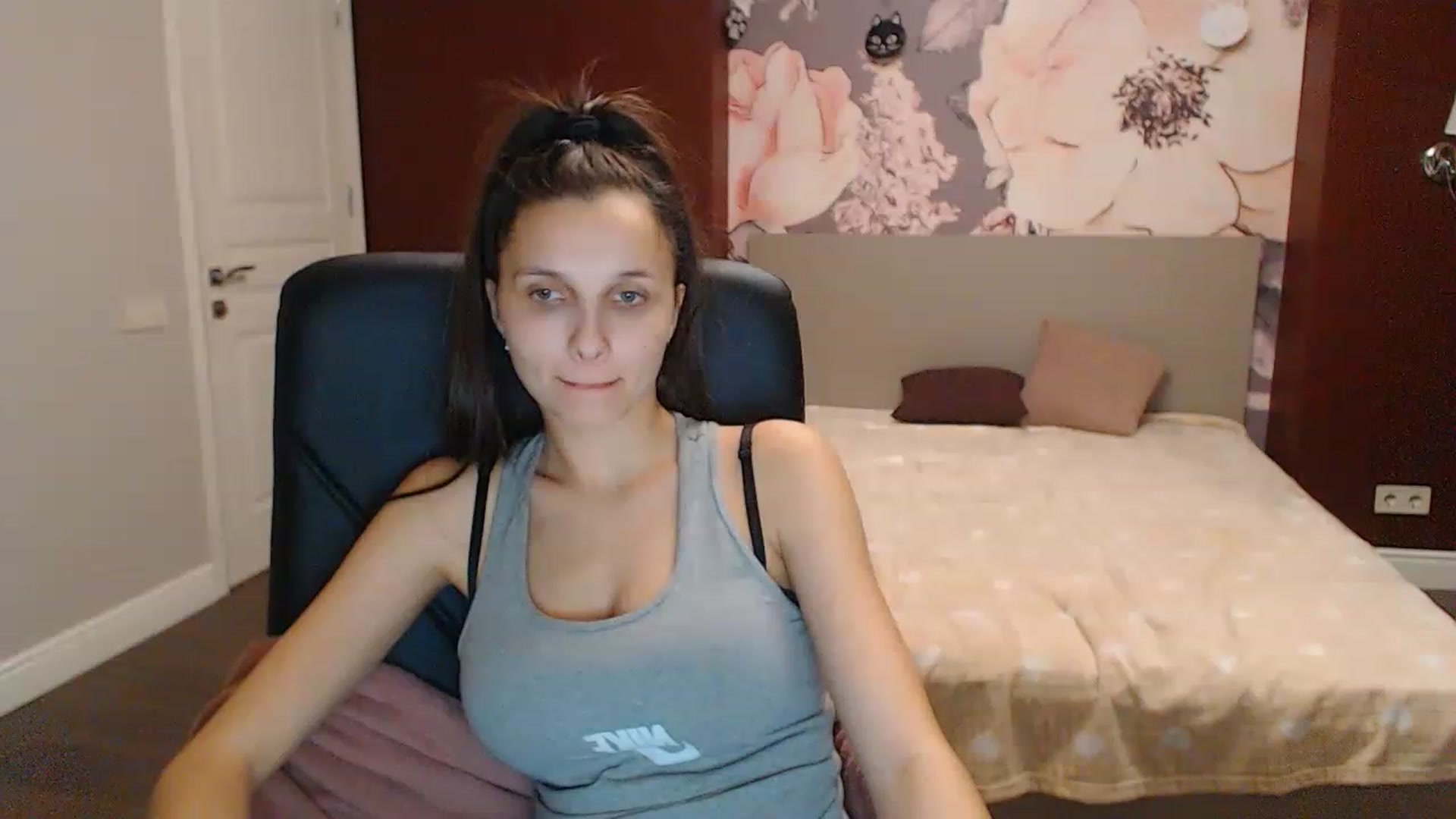 Gallery image thumbnail from Karina_Mils's myfreecams stream on, 12/21/2022, 15:10 image 16 of 20
