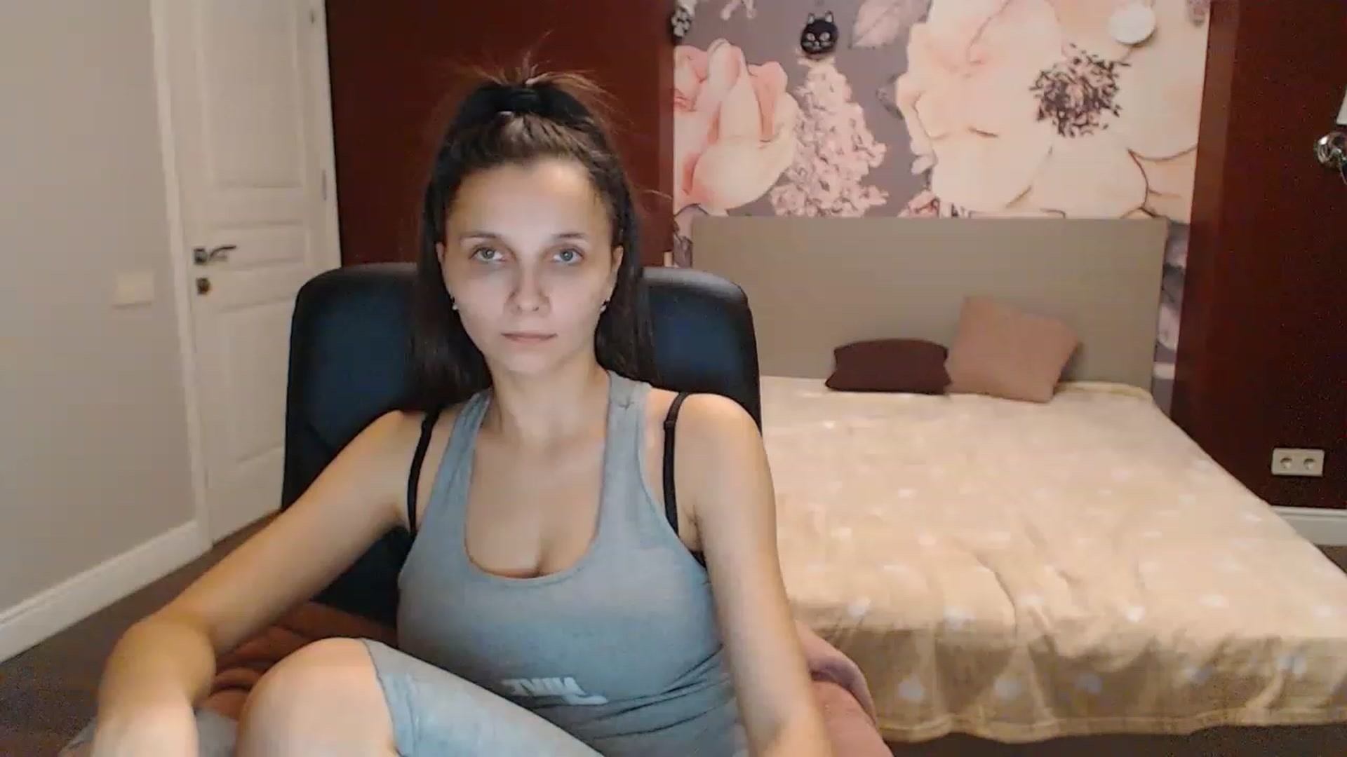 Gallery image thumbnail from Karina_Mils's myfreecams stream on, 12/21/2022, 15:10 image 1 of 20
